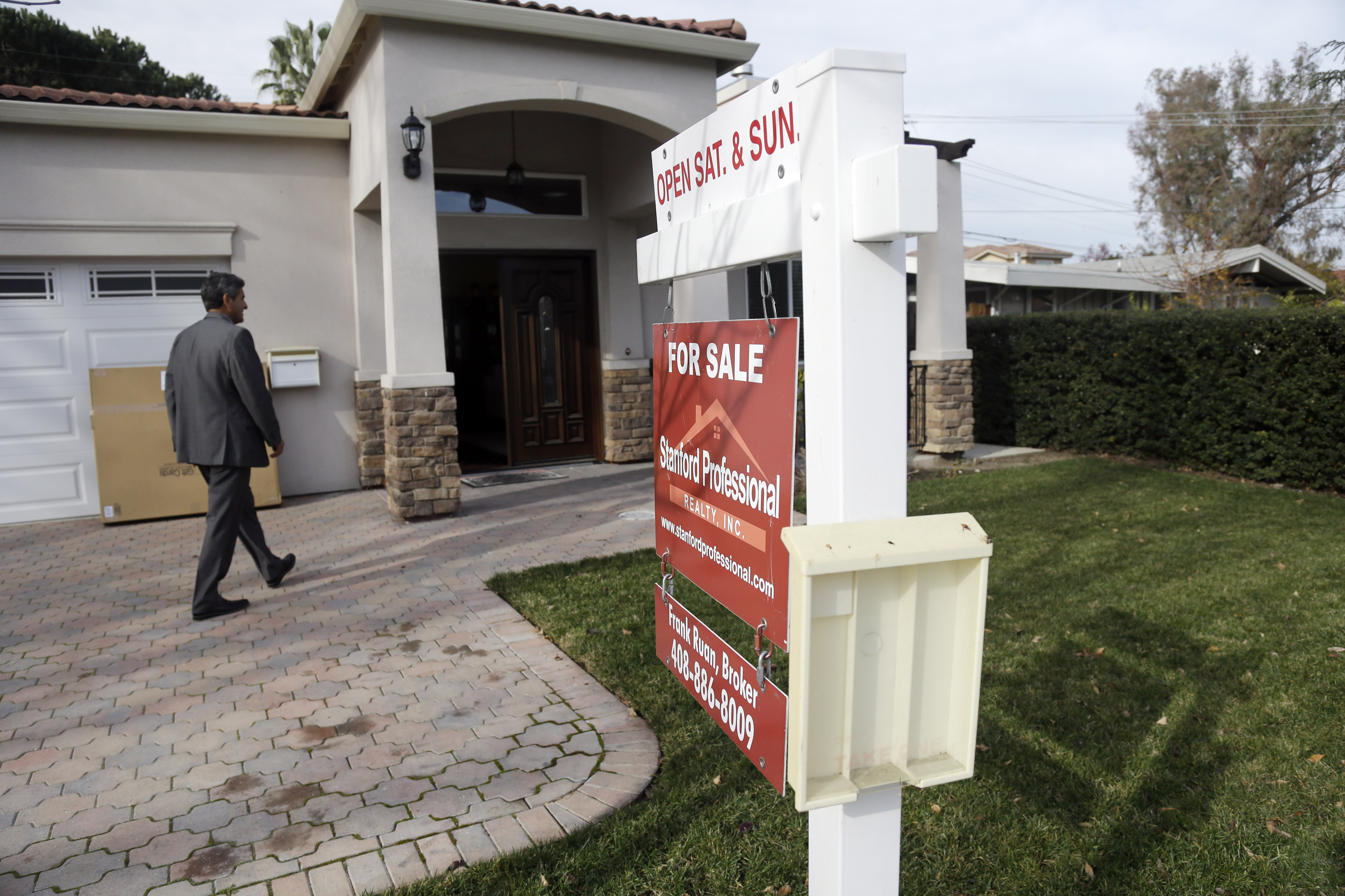 Average US rate on 30-year mortgage falls to 3.59 pct.
