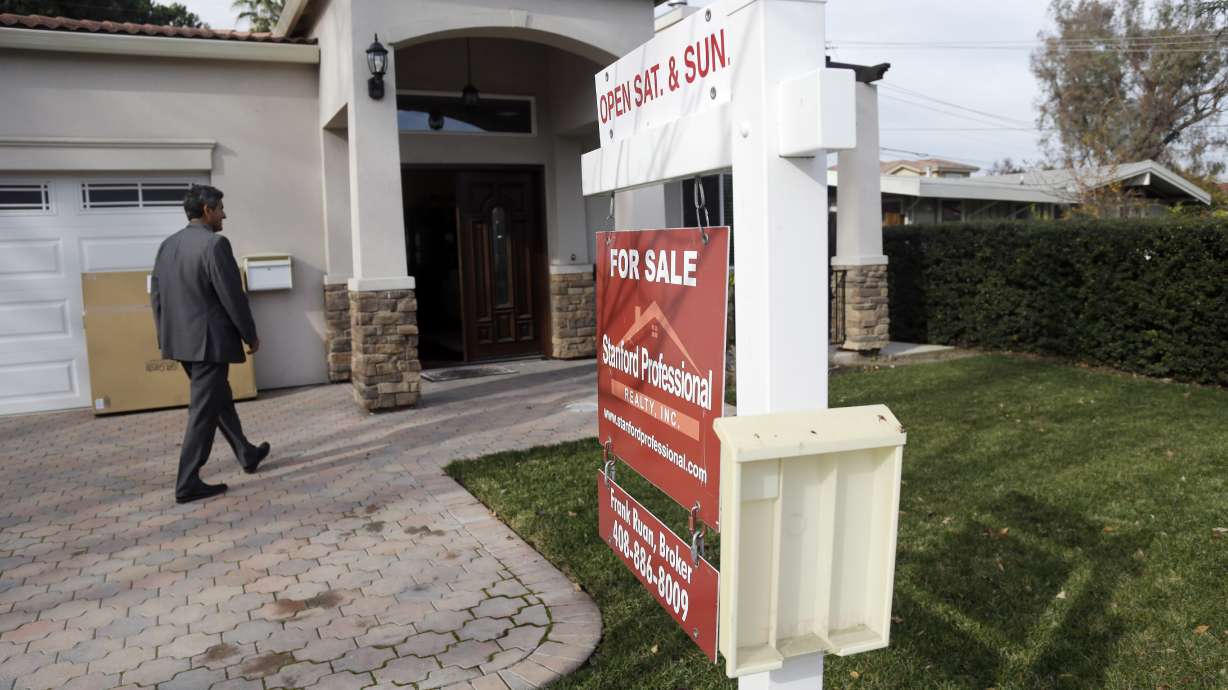 Average US rate on 30-year mortgage falls to 3.59 pct.