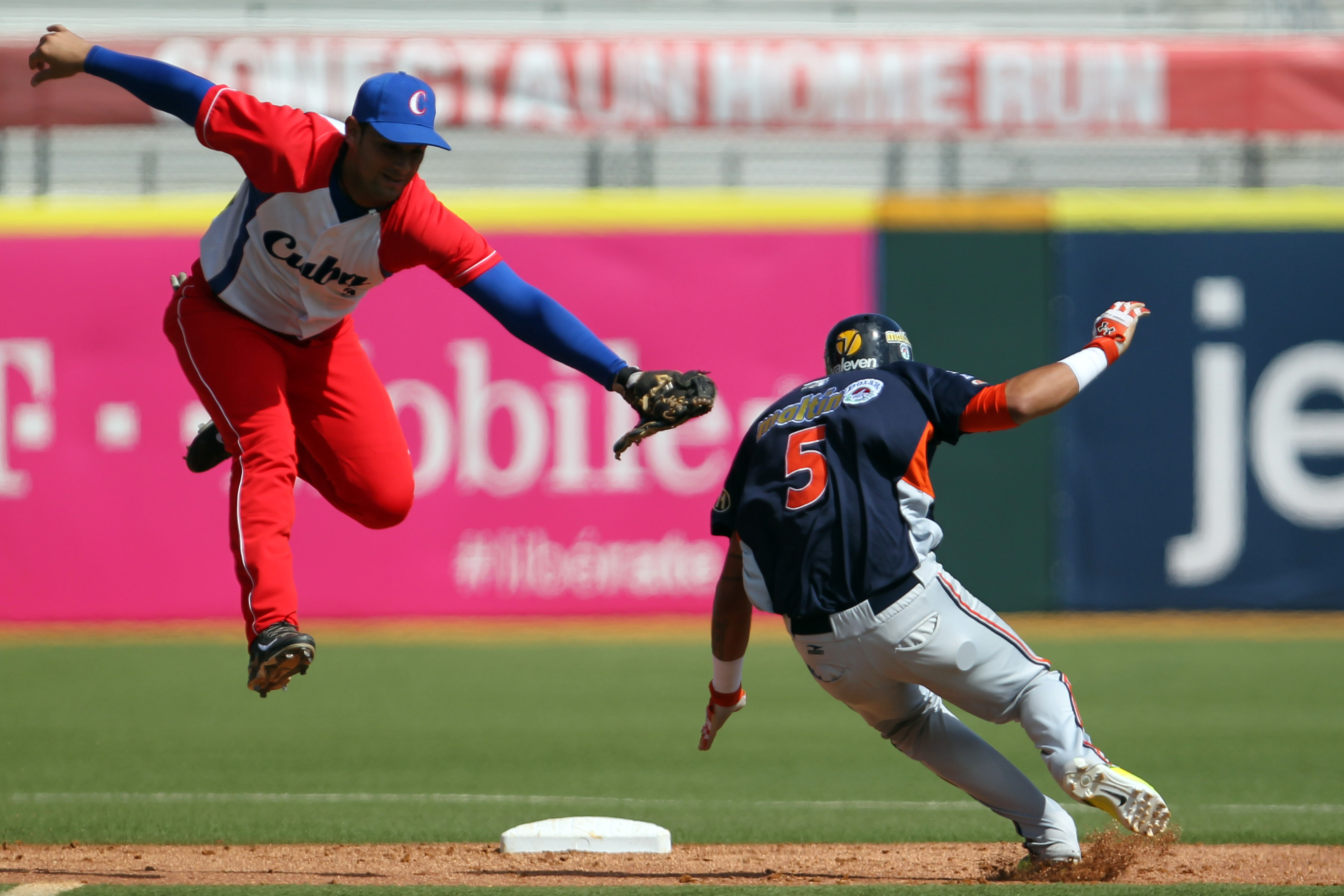 Dominican Republic beats Mexico 3-2 in Caribbean Series