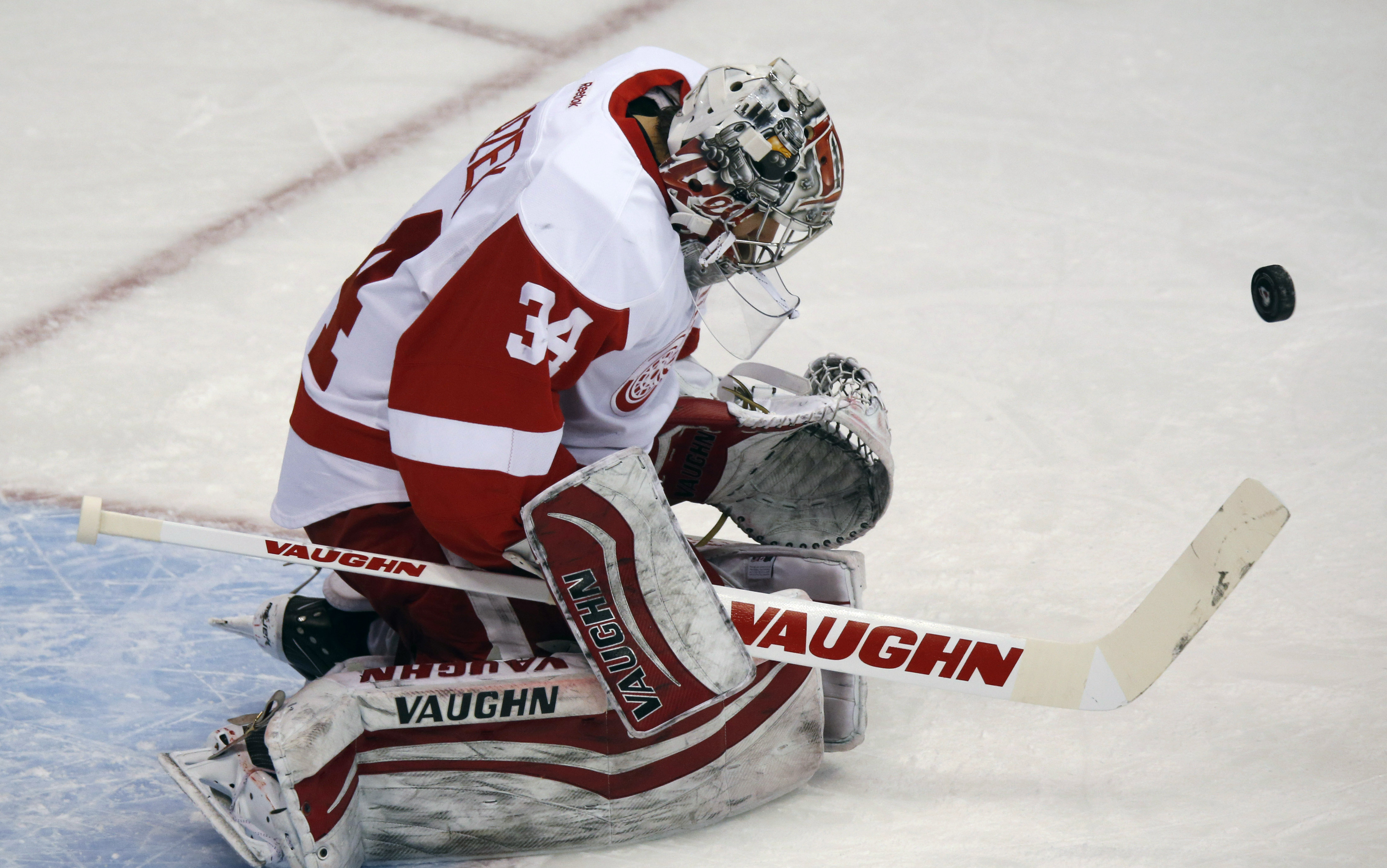 Mrazek stops 28 shots as Red Wings beat Avalanche, 3-0