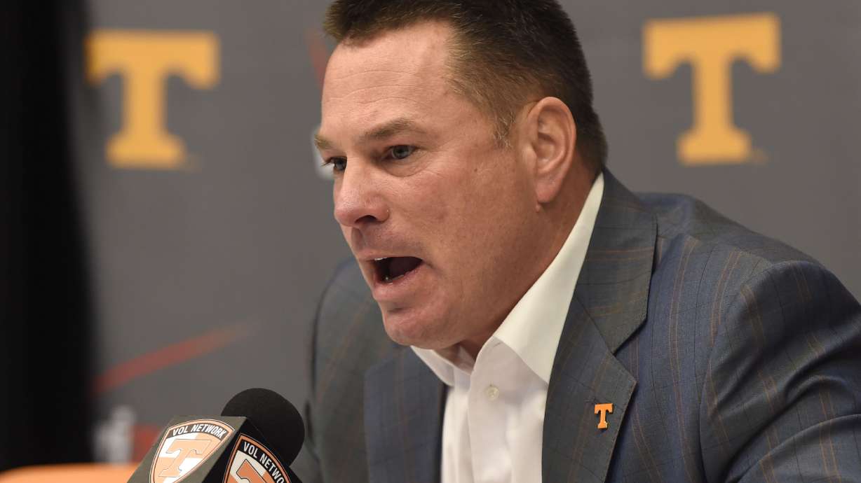 Tennessee hires Mike DeBord as offensive coordinator