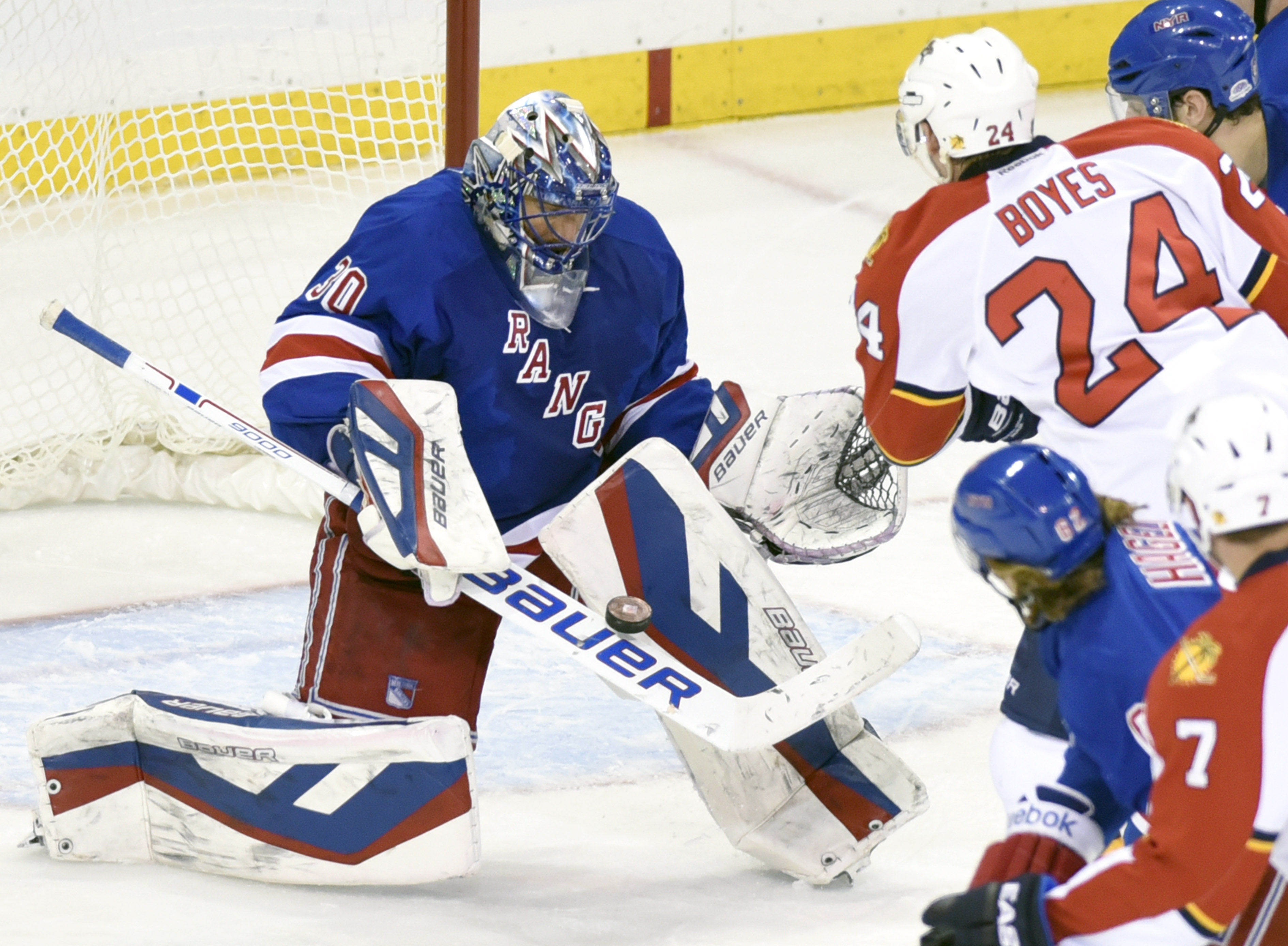 Rangers goalie Lundqvist out at least 3 weeks, hit by puck