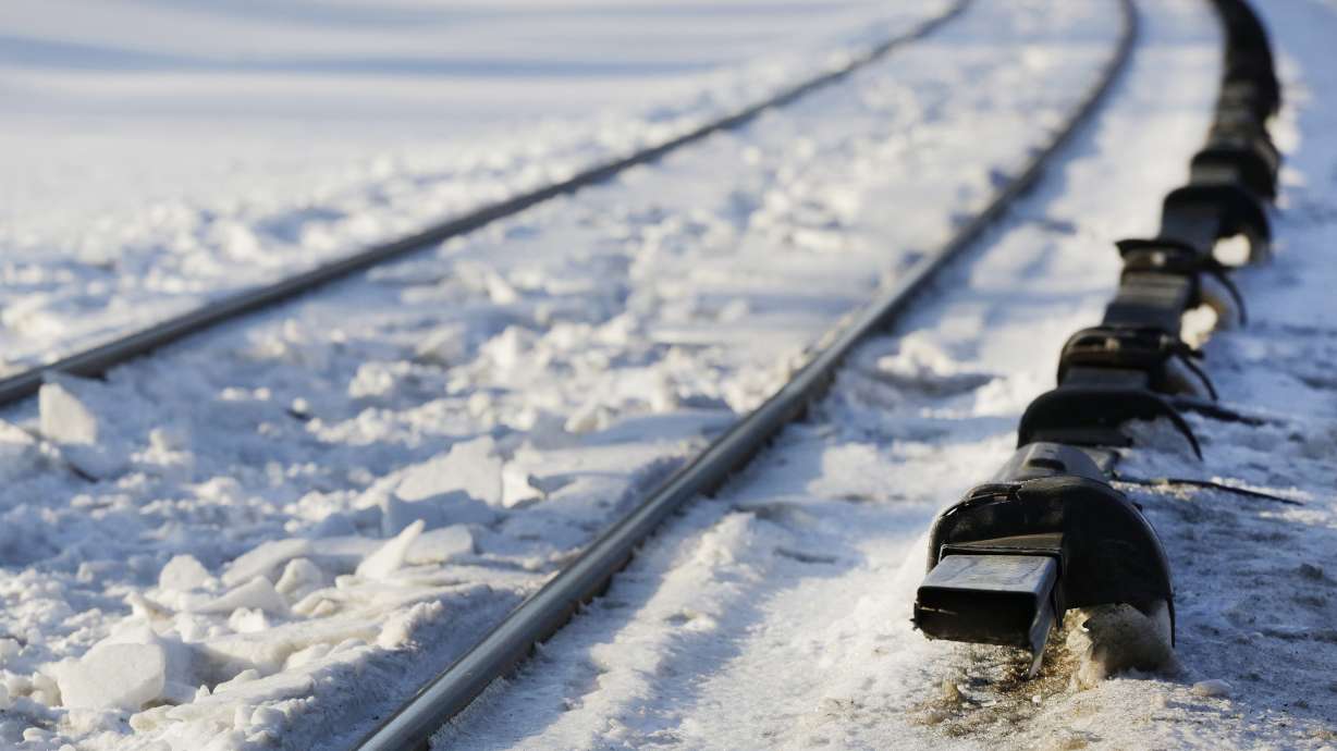 Did the electrified third rail make train wreck deadlier?
