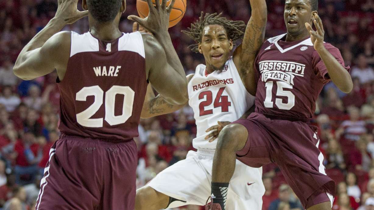 Arkansas downs cold-shooting Mississippi State 61-41
