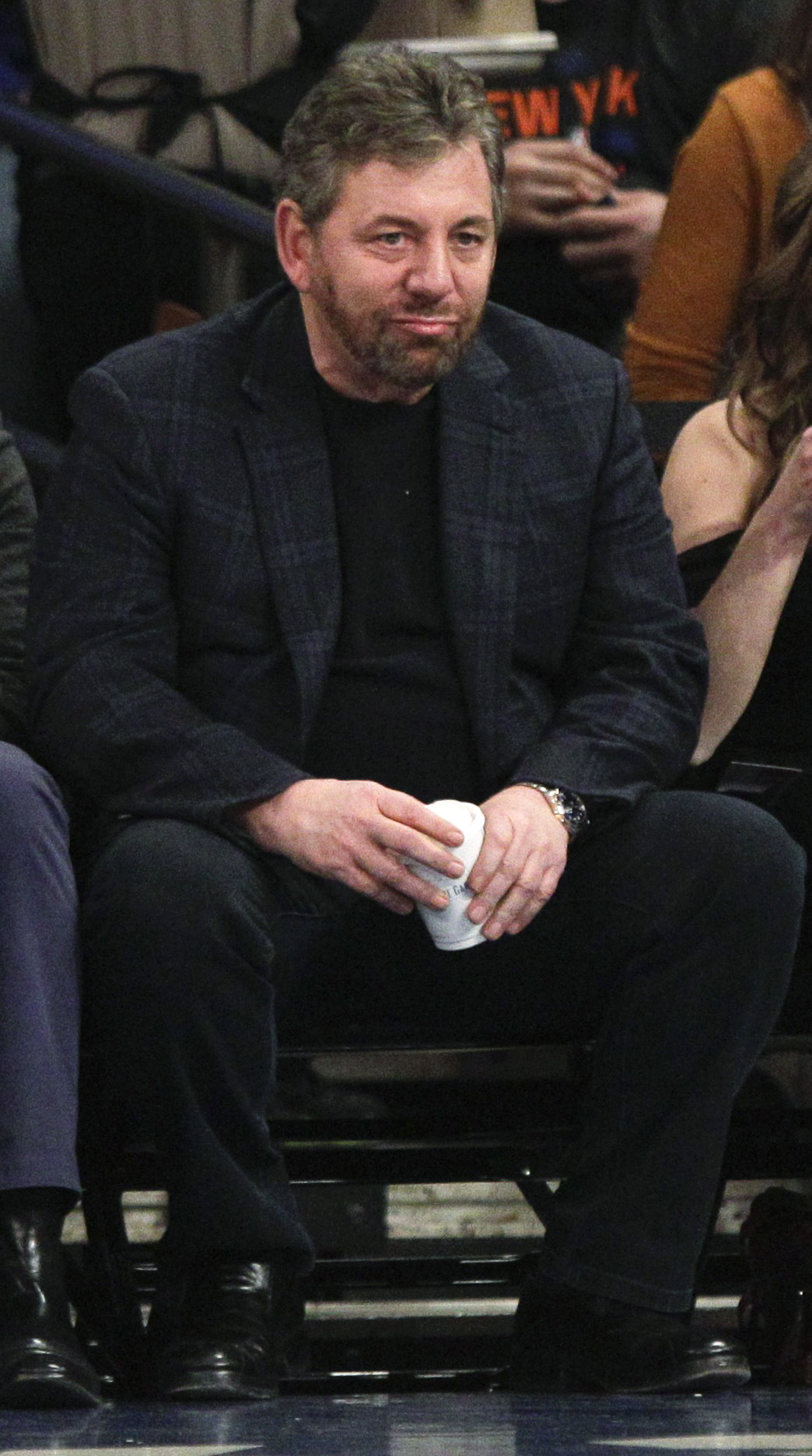 Knicks' Dolan rips fan in email, tells him to root for Nets