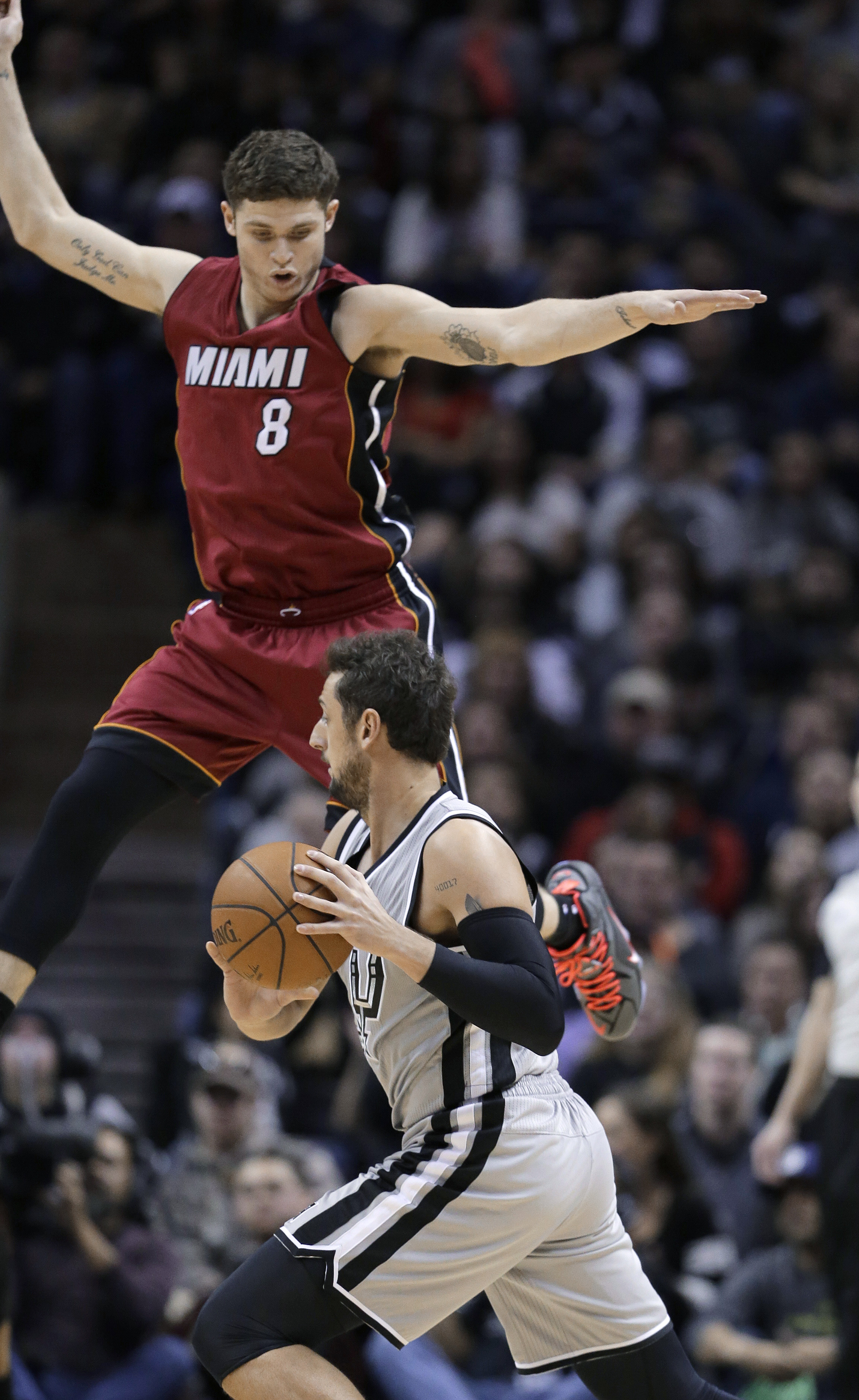 Johnson signed by Heat, who still await Wade's return