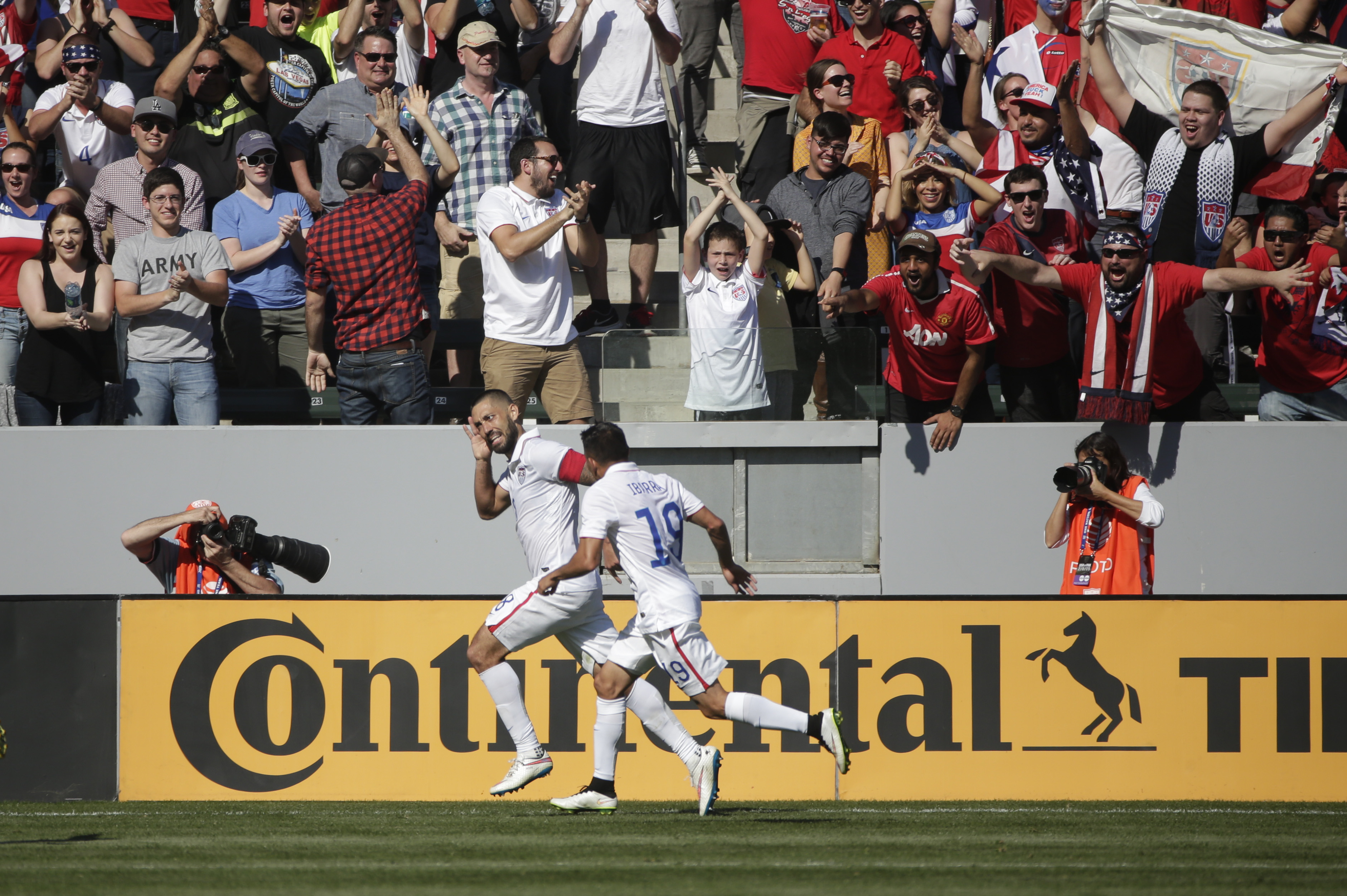 Michael Bradley, Clint Dempsey lead US men past Panama, 2-0