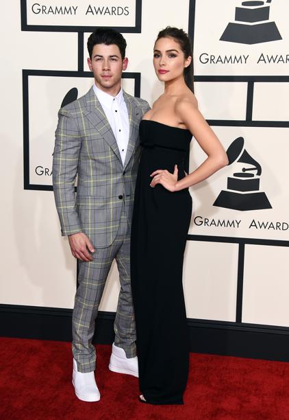 Nick Jonas, izquierda, y la ex Miss Universo Olivia Culpo llegan a la 57a entrega de los Grammy en el Staples Center el domingo 8 de febrero de 2015 en Los Angeles. (Foto Jordan Strauss/Invision/AP)