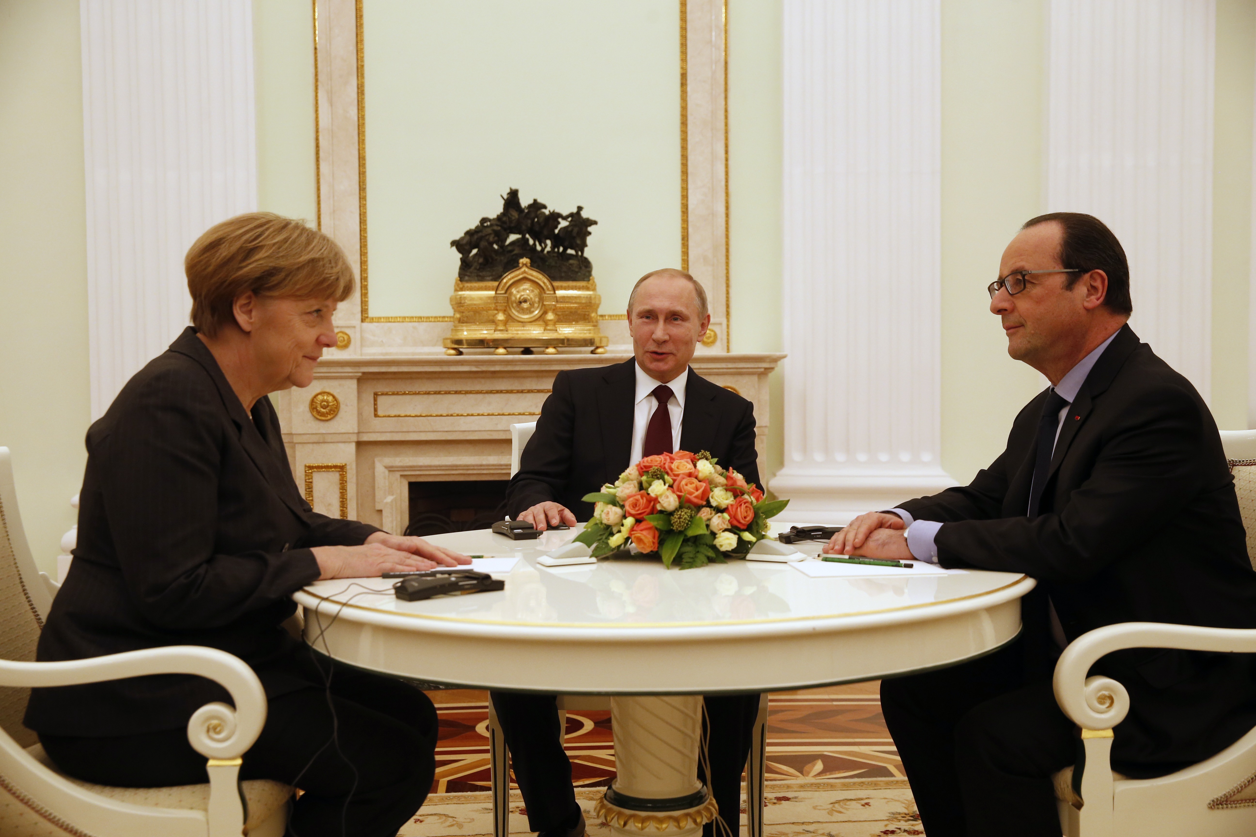 Obama, Merkel rally behind diplomacy in Ukraine conflict