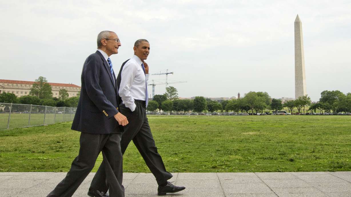 Democratic wise man splits loyalties between Obama, Clinton