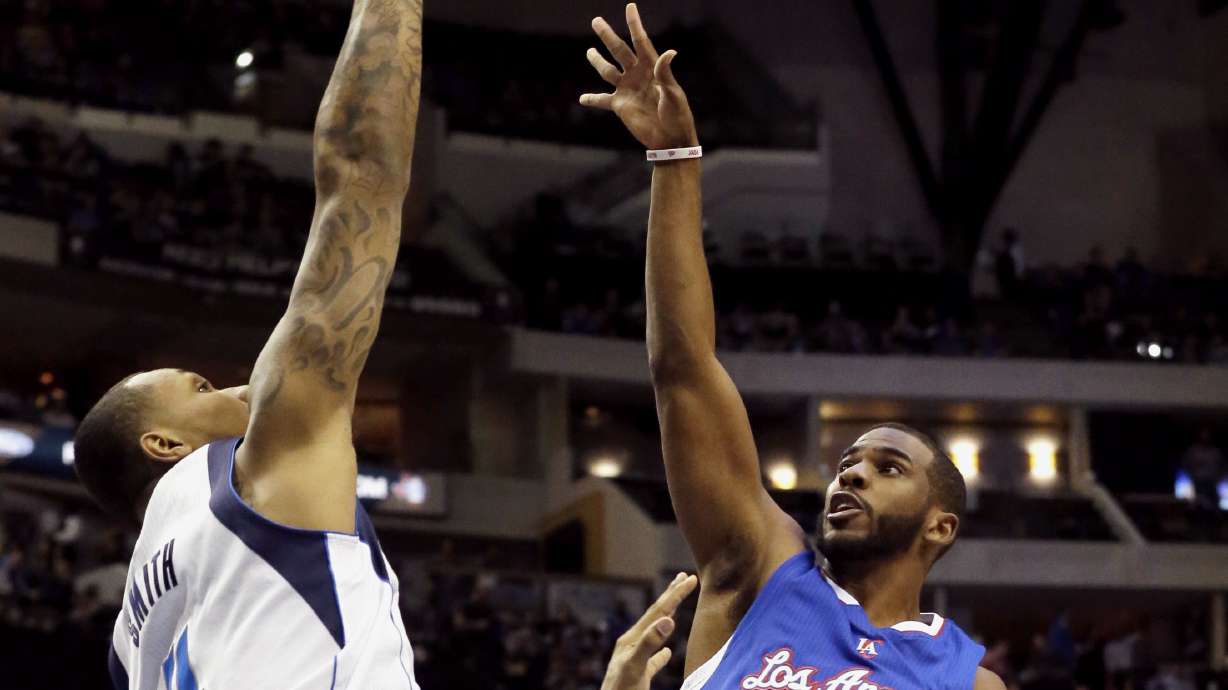 Jordan, Clippers roll 115-98 after Mavs lose Chandler, Ellis