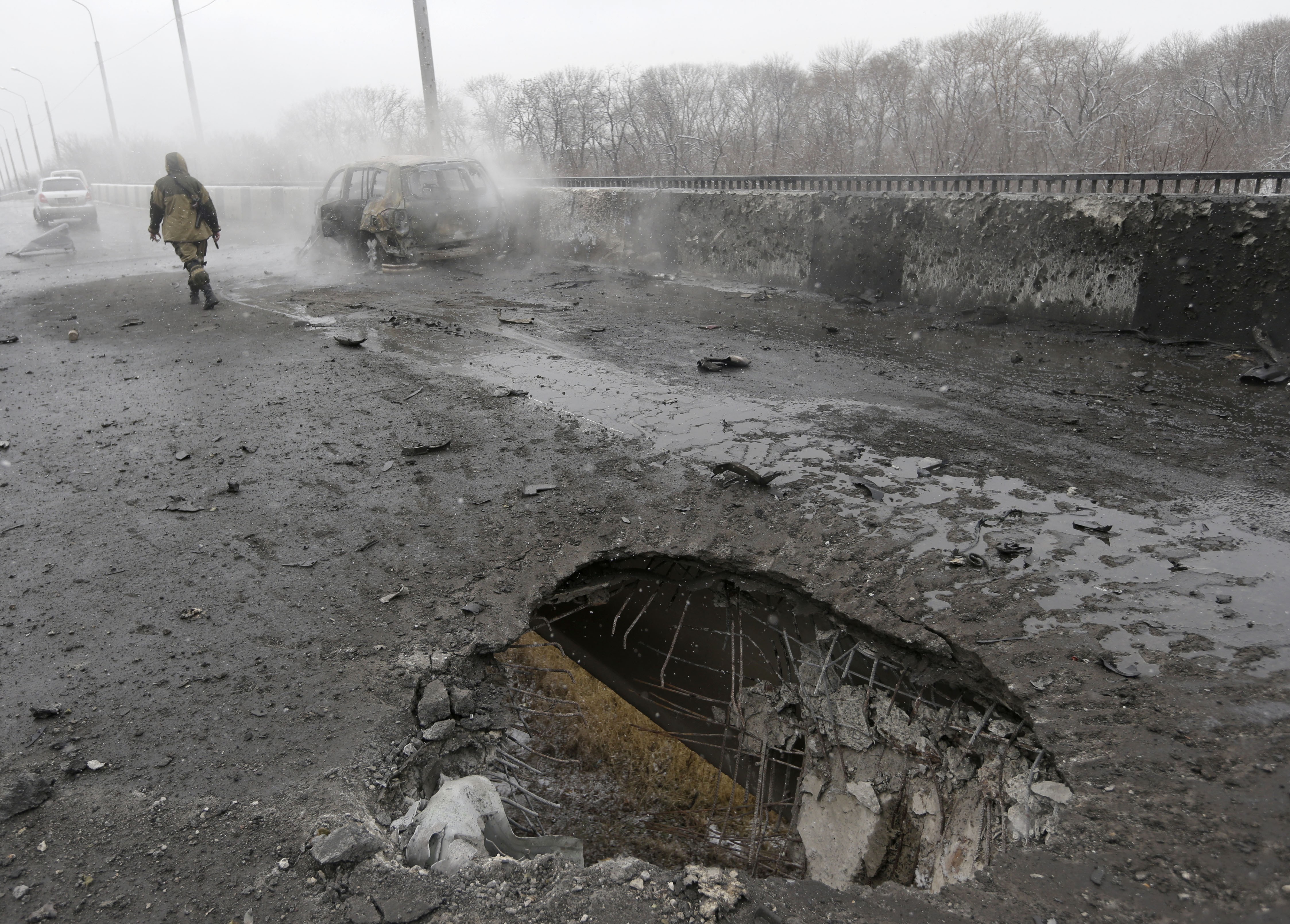 Fighting intensifies in eastern Ukraine ahead of peace talks