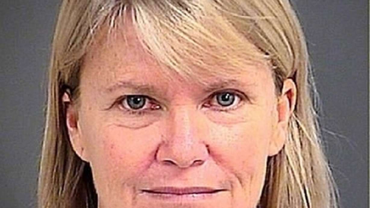 Woman whose mom abducted her as baby testifies at sentencing