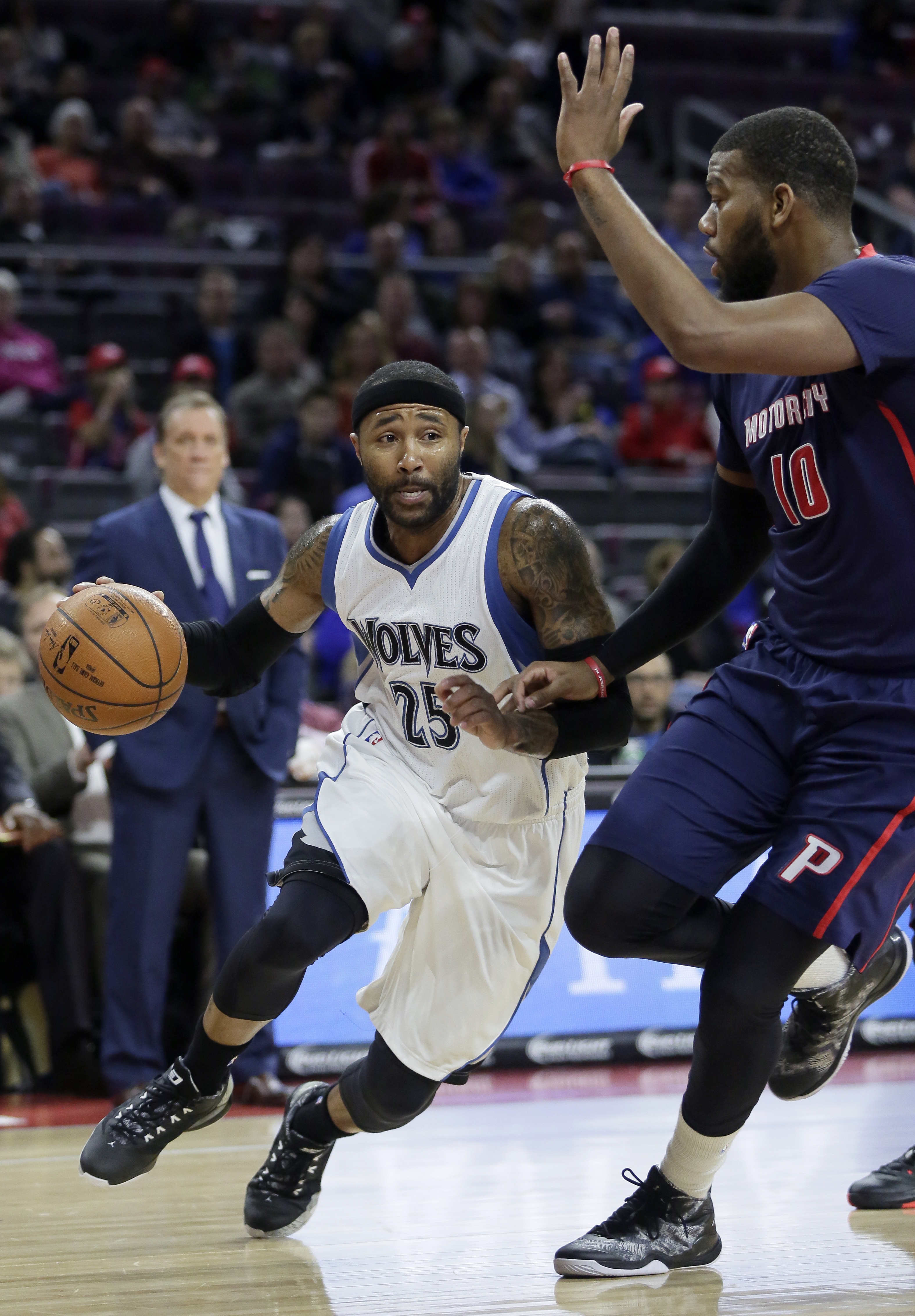 Hornets get Mo Williams from Wolves for Gary Neal