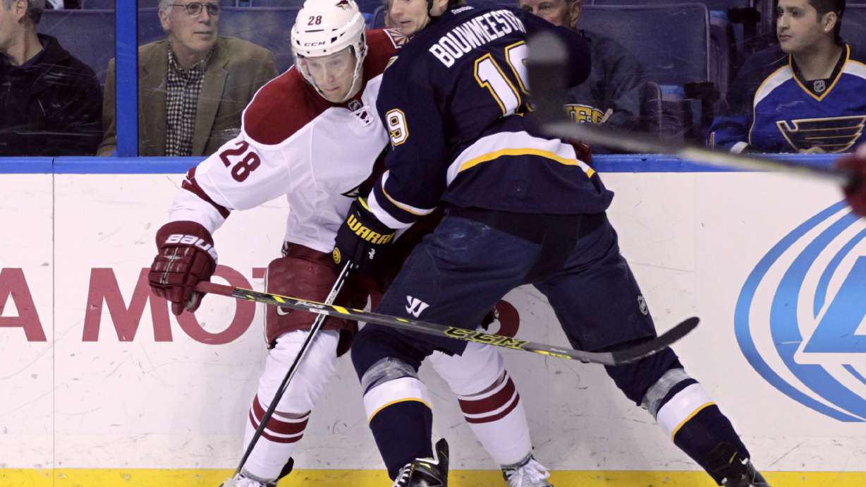 Dmitrij Jaskin boosts Blues past Coyotes 2-1