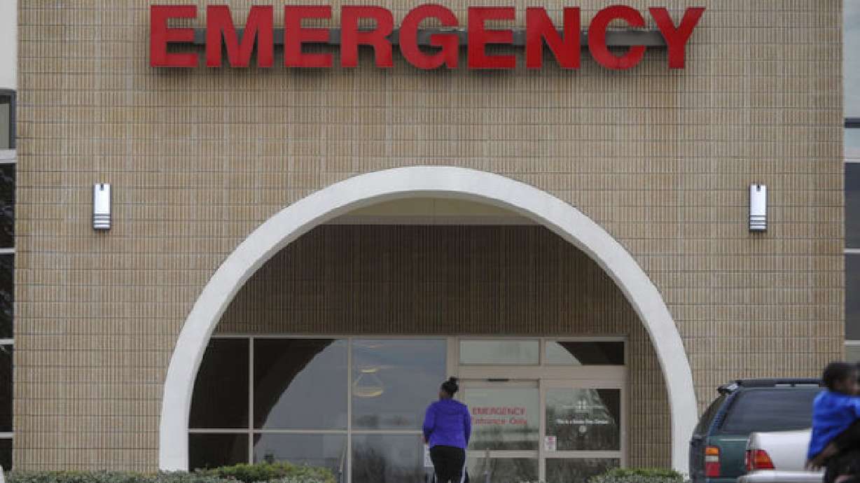 Madre de Whitney Houston visita a Bobbi Kristina Brown