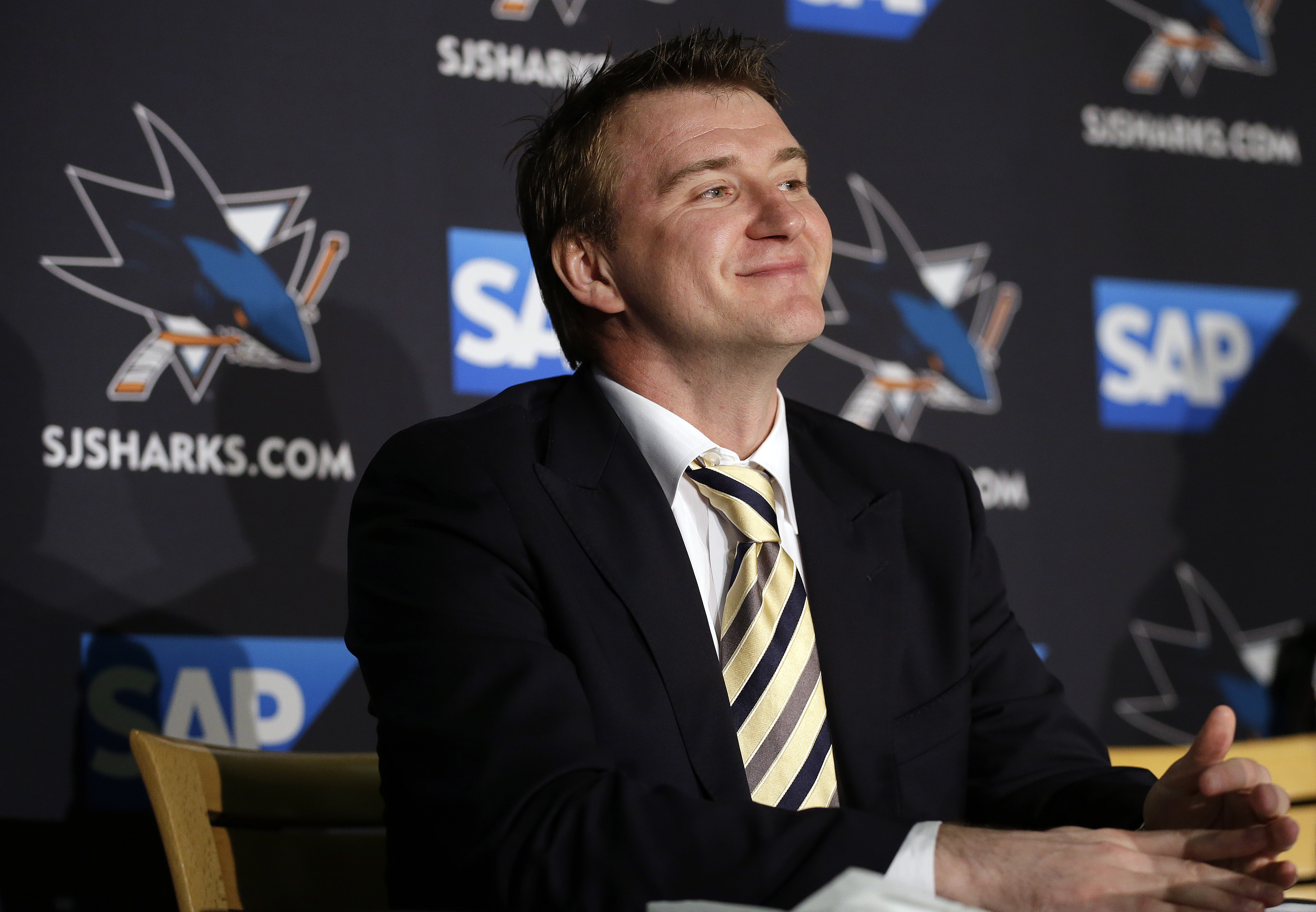 Sharks goalie Evgeni Nabokov announces retirement