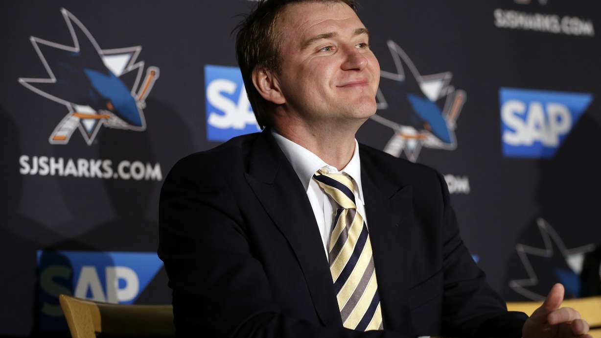 Sharks goalie Evgeni Nabokov announces retirement