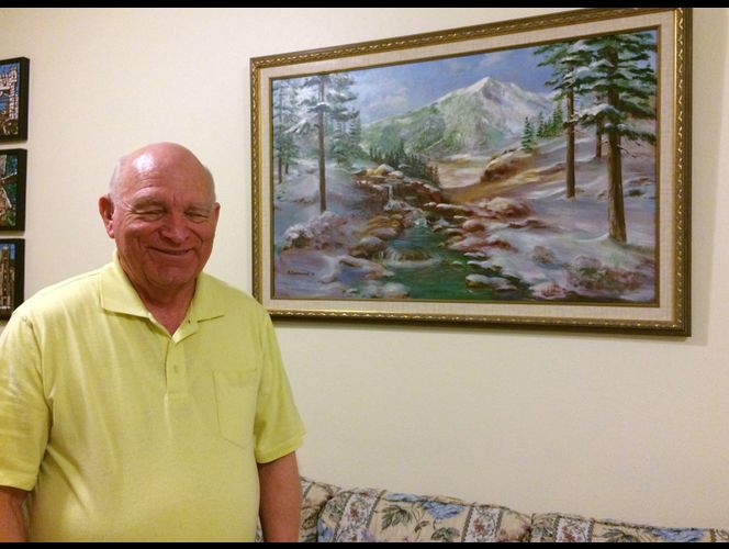 Hombre de 76 años de UT crea obras de arte a pesar de estar ciego 