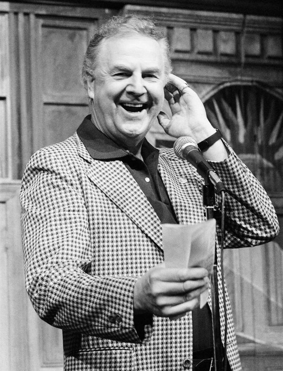 This Sept. 25, 1982 photo provided by NBC shows announcer Don Pardo. Pardo, the durable television and radio announcer whose resonant voice-over style was widely imitated and became the standard in the field, died Monday, Aug. 18, 2014 in Arizona at the age of 96. (AP Photo/NBC, Al Levine)