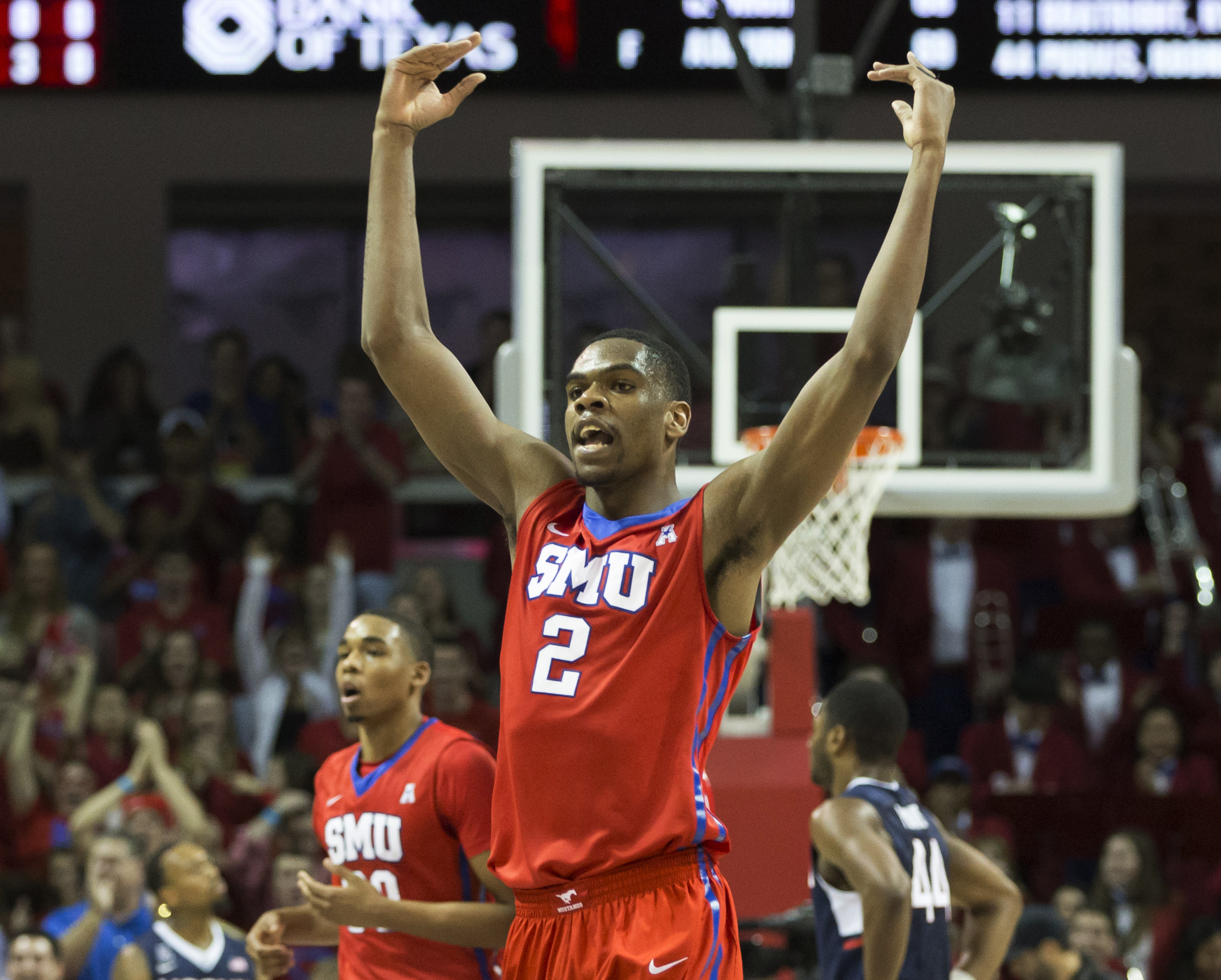 Big men Kennedy, Moreira lead No. 25 SMU past UConn, 73-55