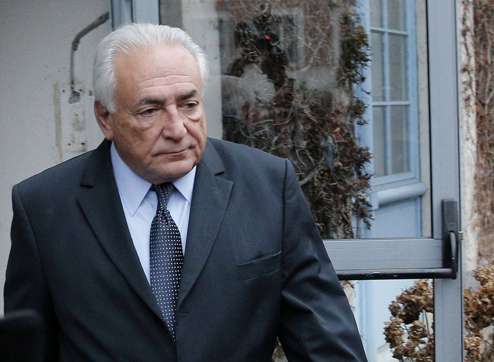 5 plaintiffs drop pimping accusations against DSK