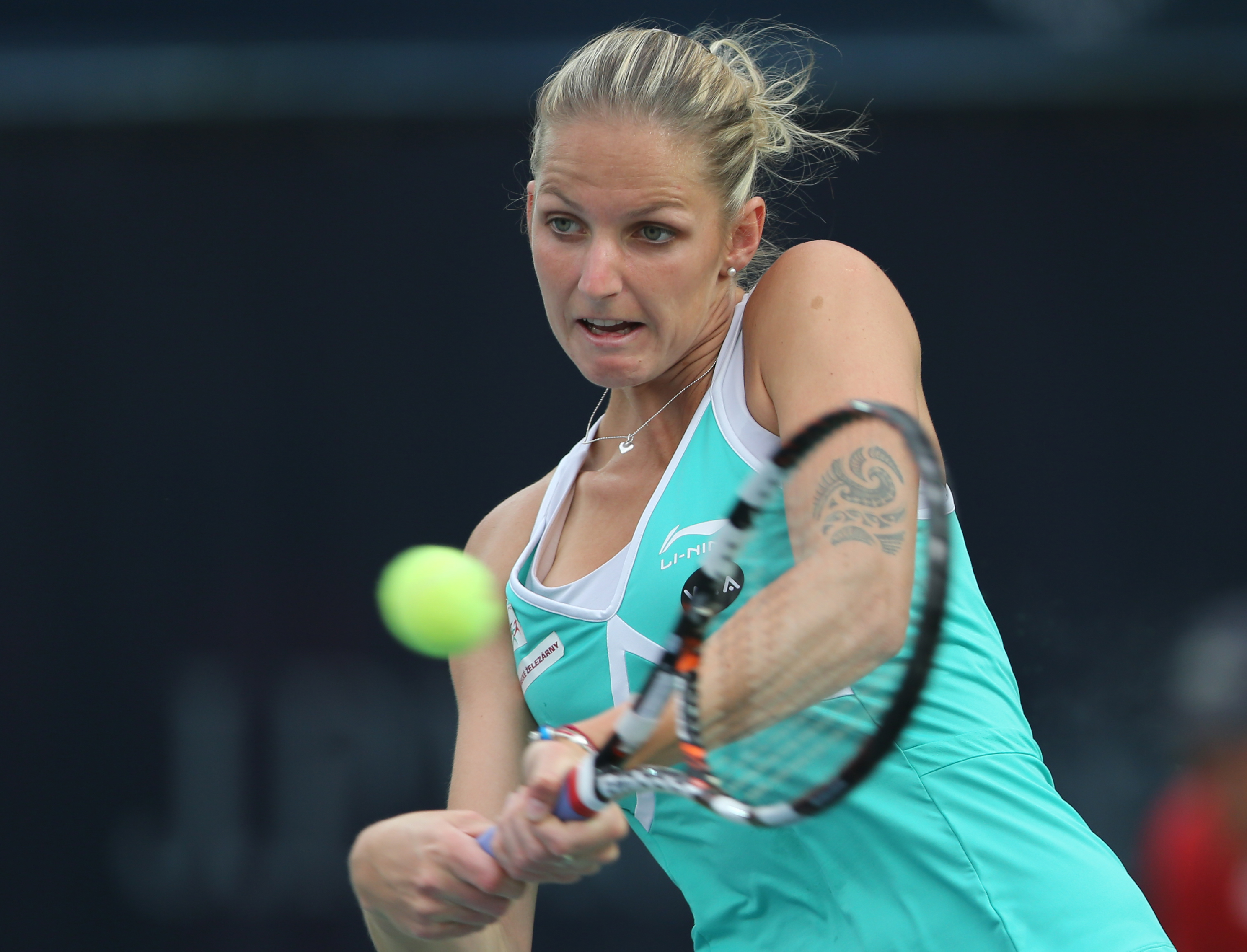 Simona Halep beats Wozniacki to reach Dubai final