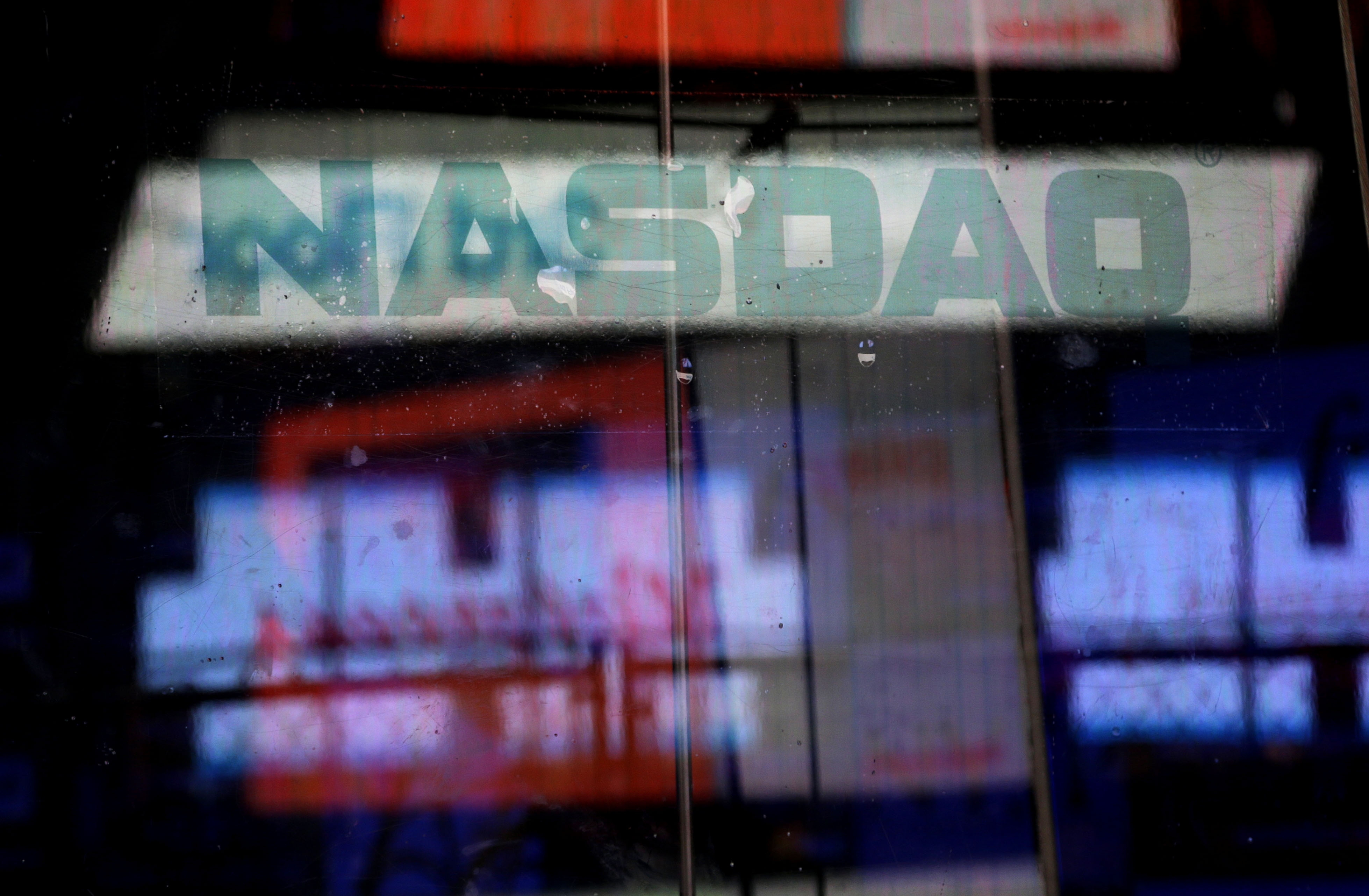 Nasdaq gains for eighth straight day, nearing dot-com high