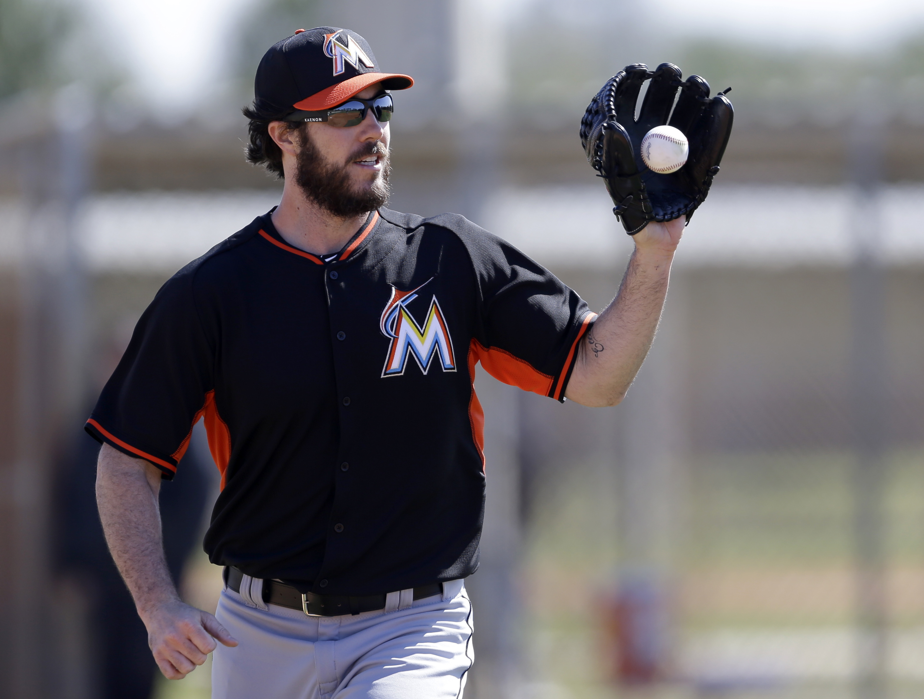 Marlins newcomer Haren still feels the tug of family