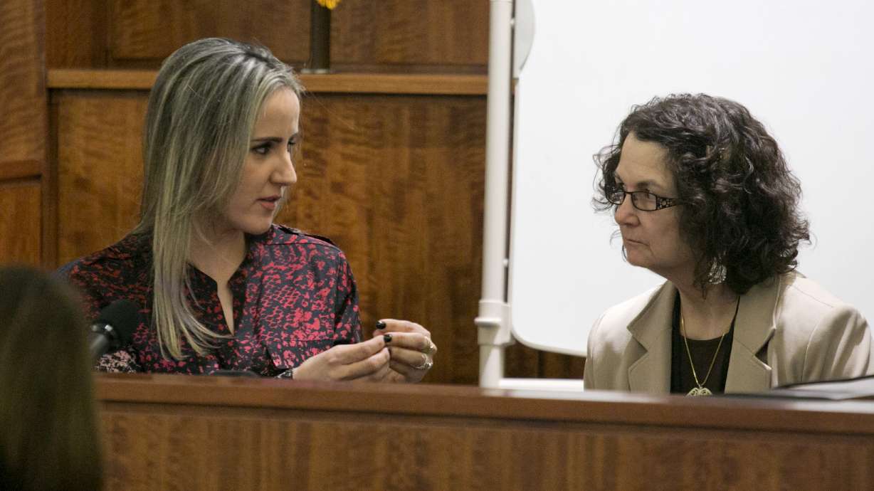 Video shows Aaron Hernandez fiancee's removing box from home