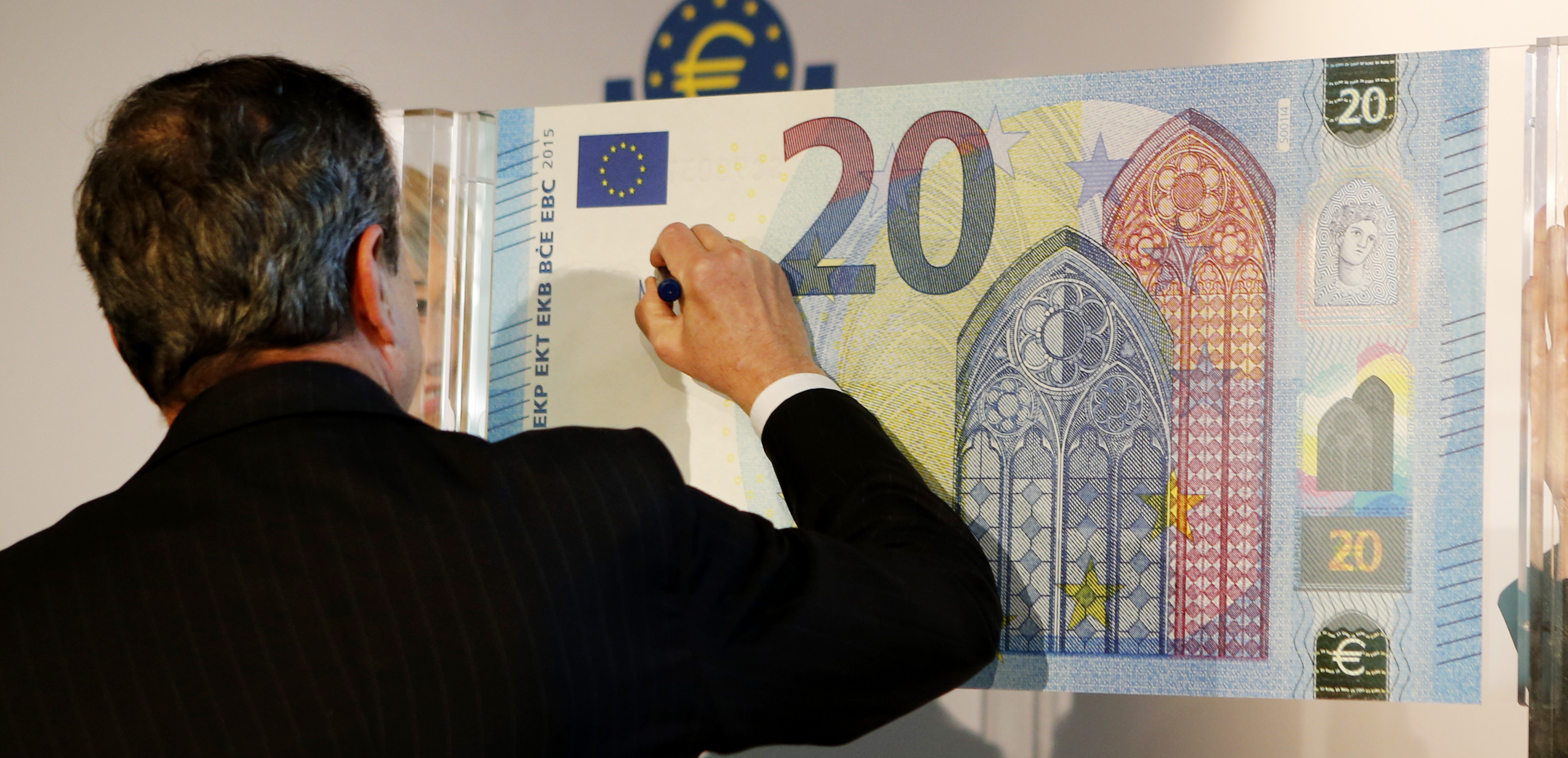European Central Bank shows off new 20-euro note