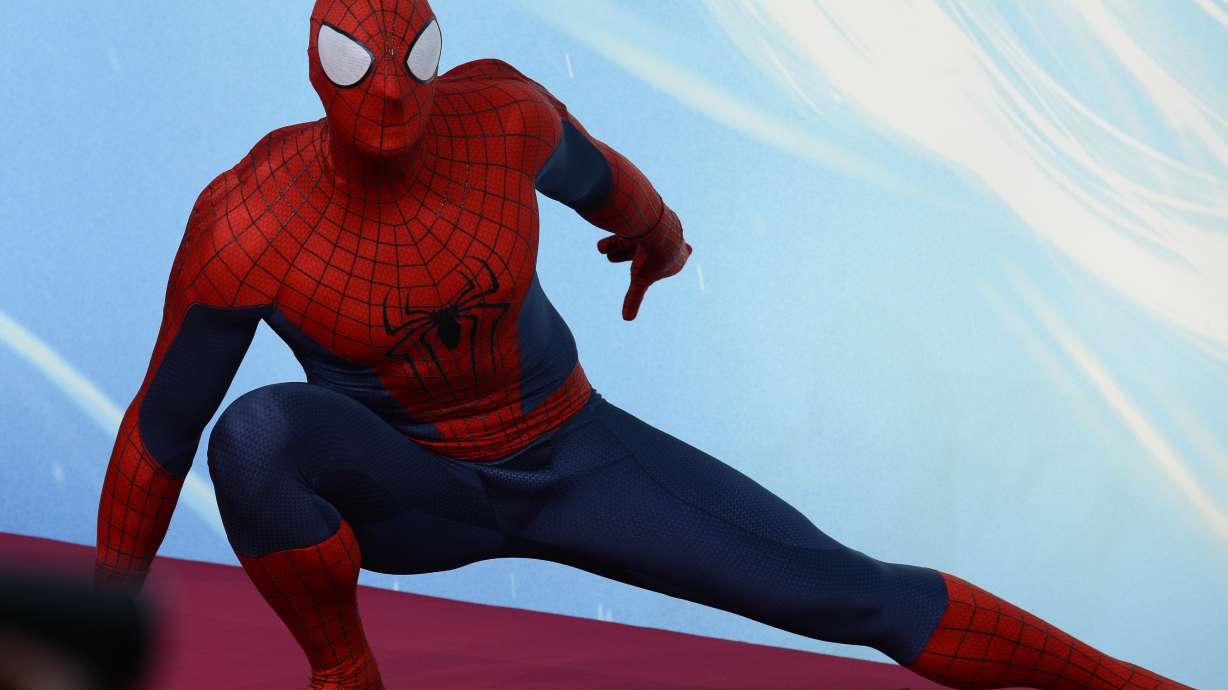 Stan Lee draws Spider-Man for a child with autism