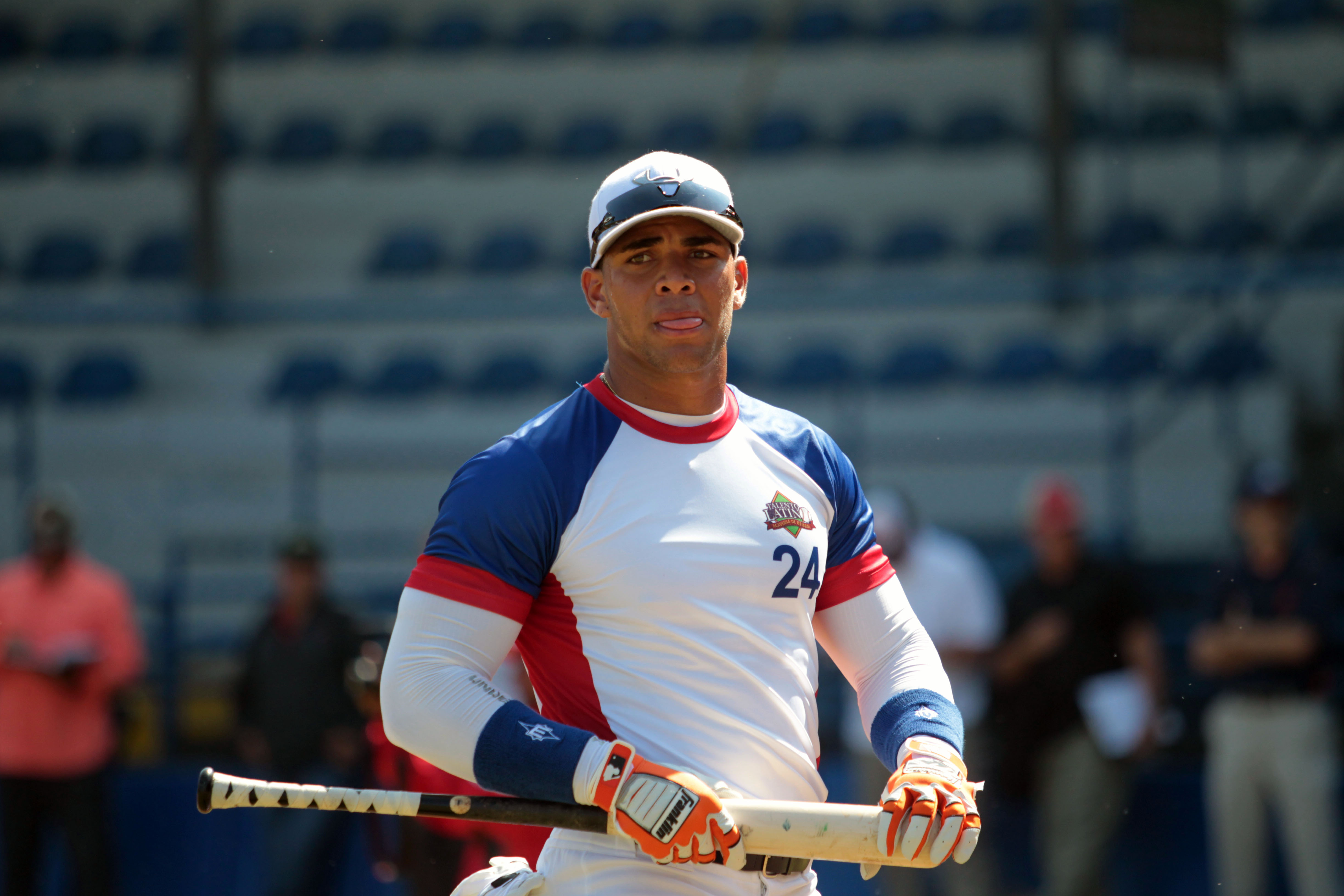 Risky pursuit of Moncada underscores Red Sox commitment
