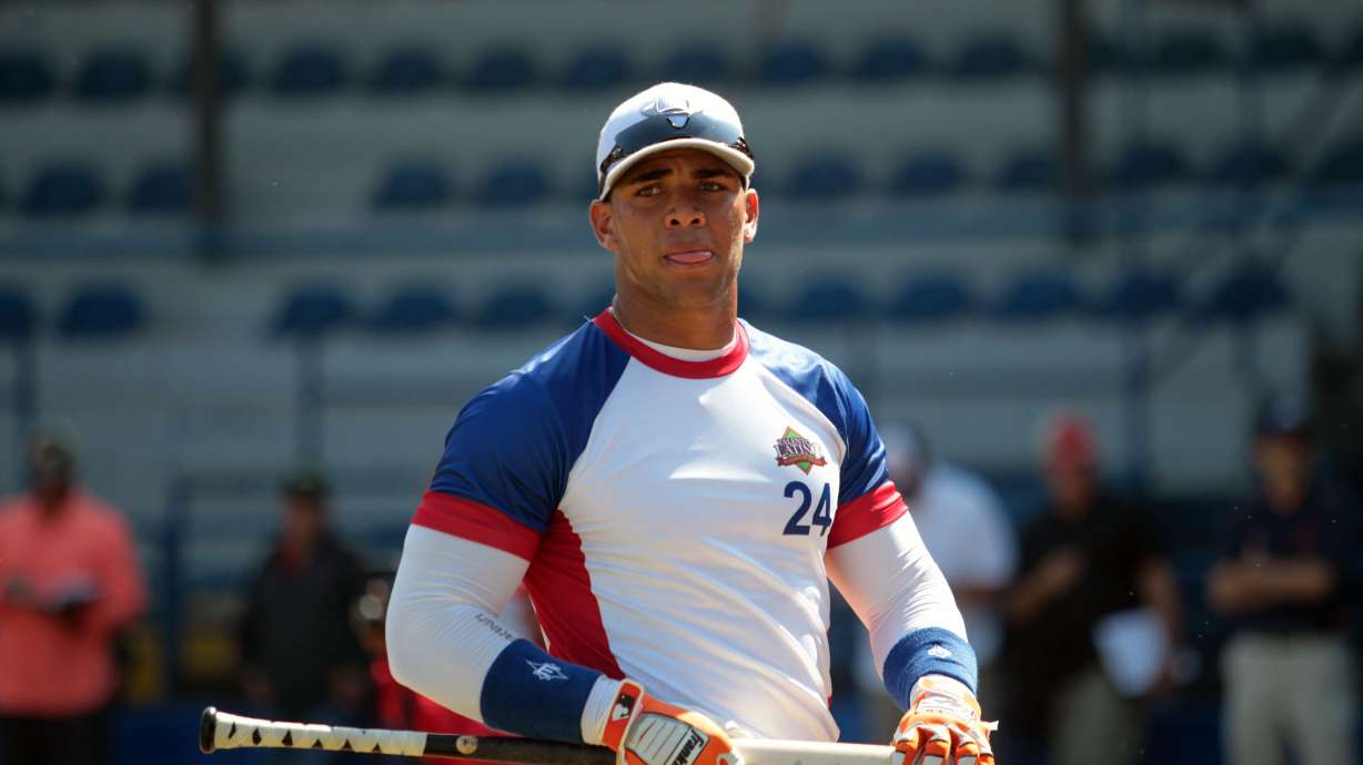 Risky pursuit of Moncada underscores Red Sox commitment