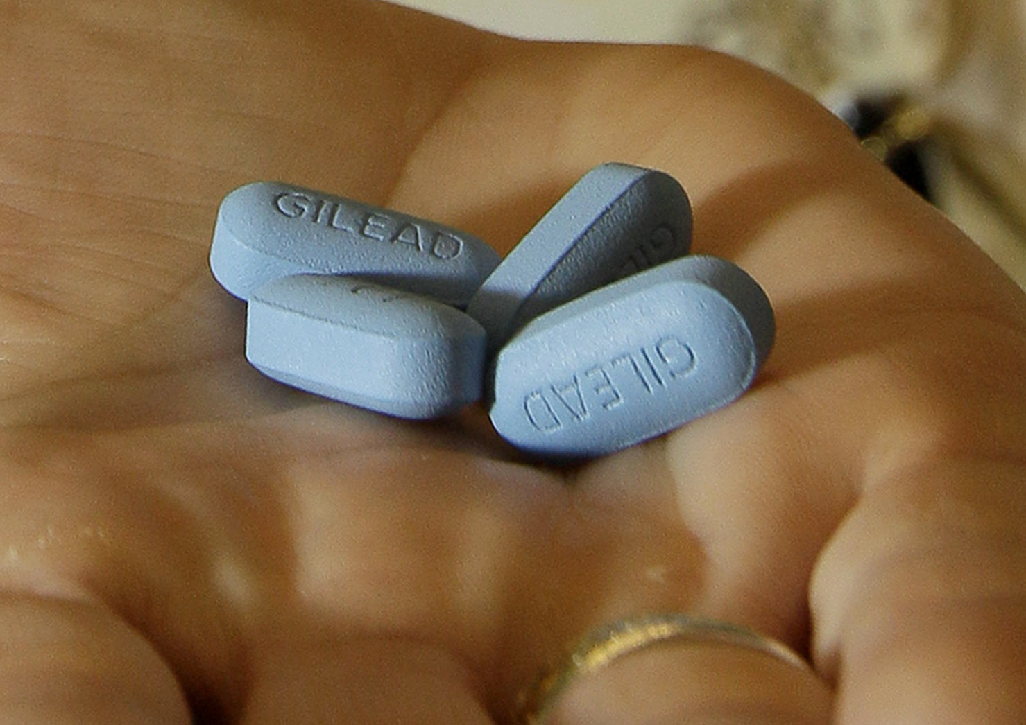 Pills before and after sex can help prevent HIV, study finds