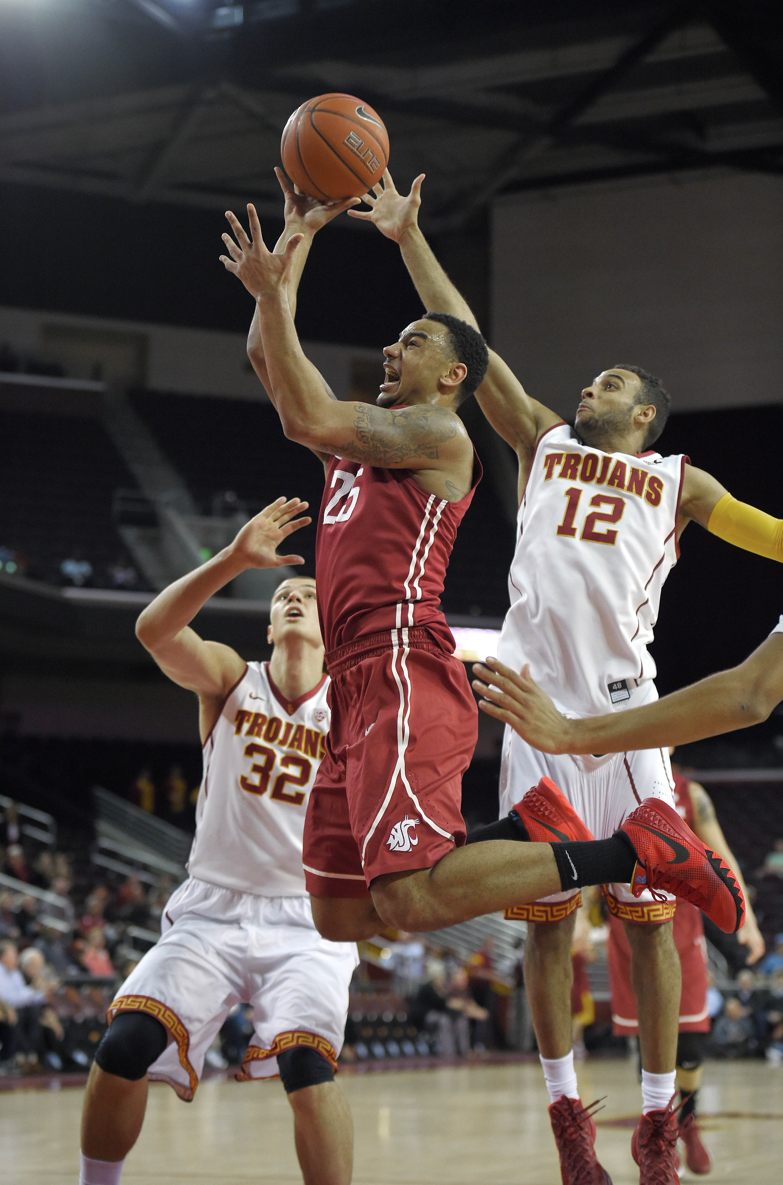 Washington State holds off USC 70-66