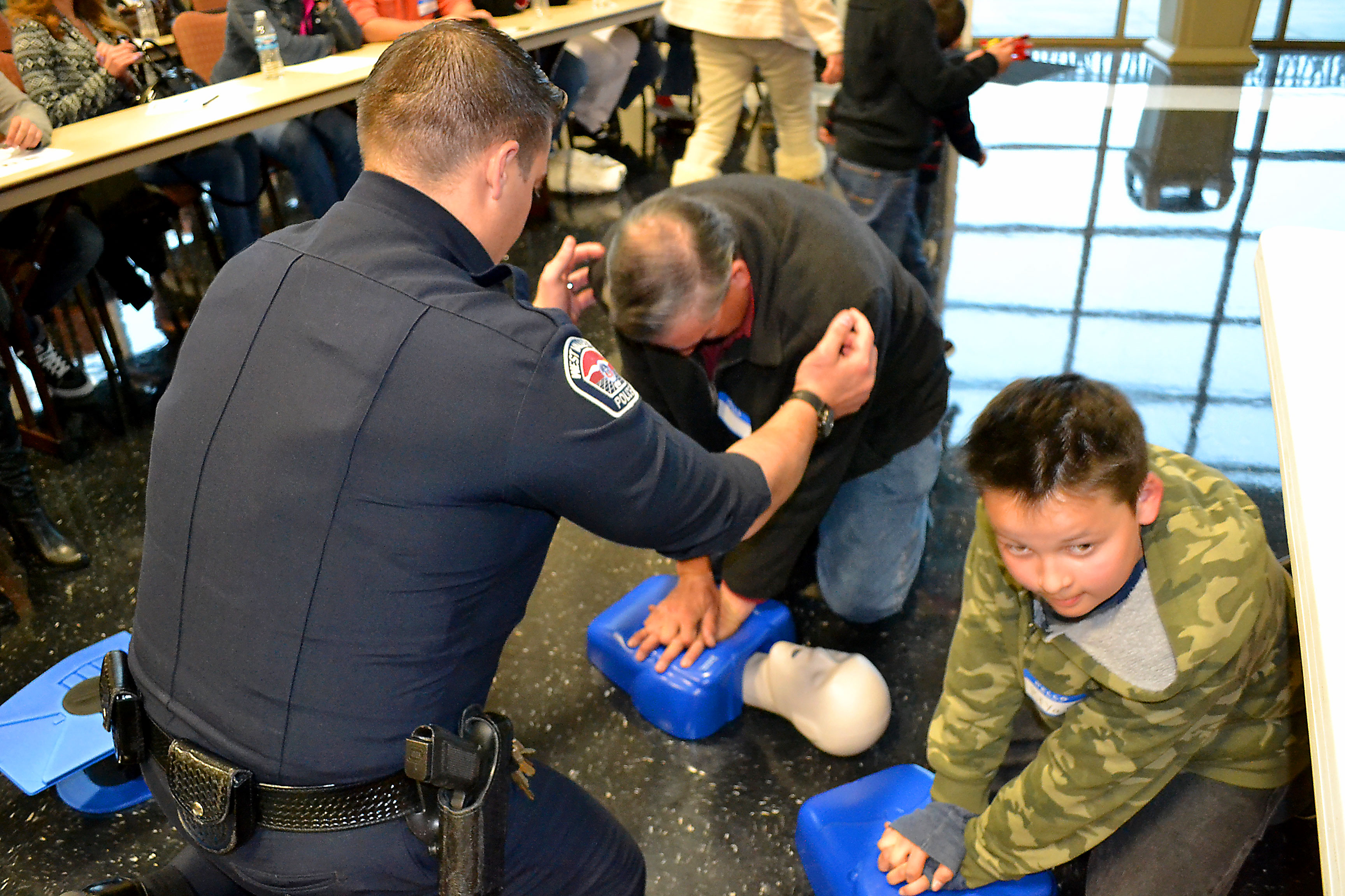 Clase gratuita de CPR deja enseñanzas necesarias para salvar vidas a numerosas familias