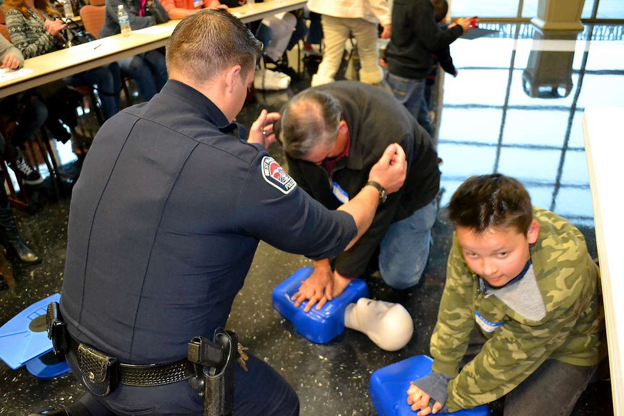 Clase gratuita de CPR deja enseñanzas necesarias para salvar vidas a numerosas familias