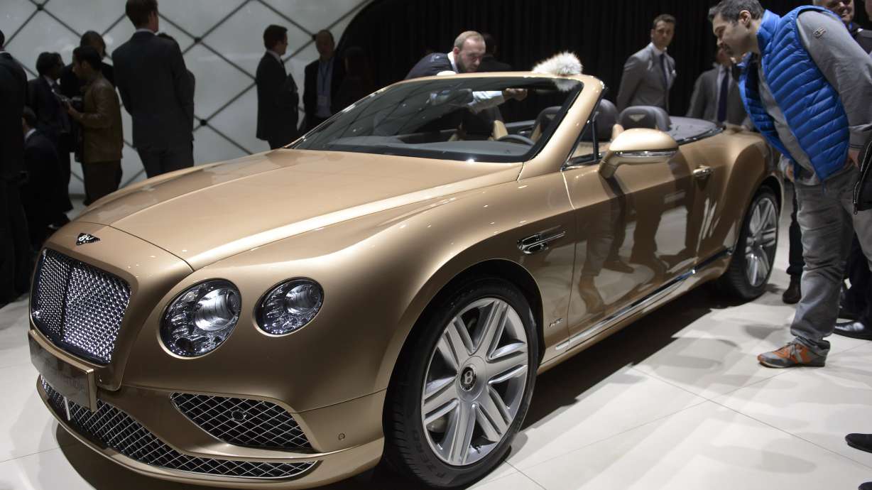 Automakers vow not to give up on weak-selling electrics