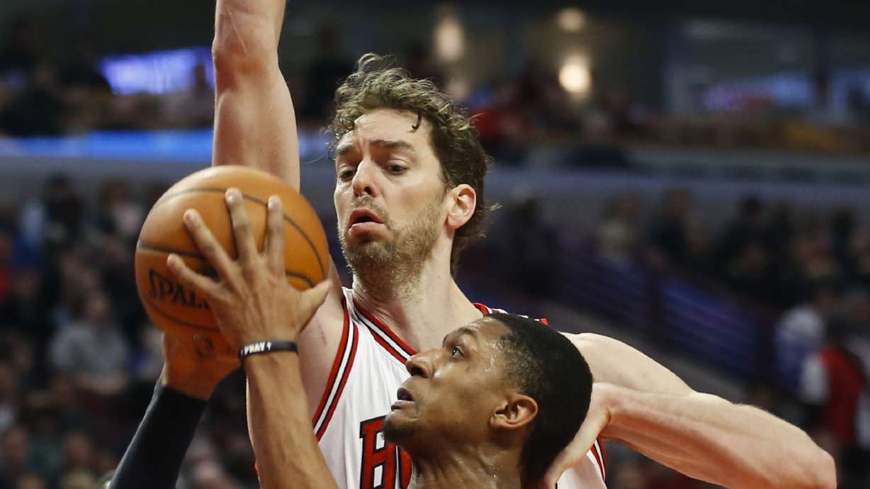 No Rose, no Butler, short-handed Bulls beat Wizards 97-92