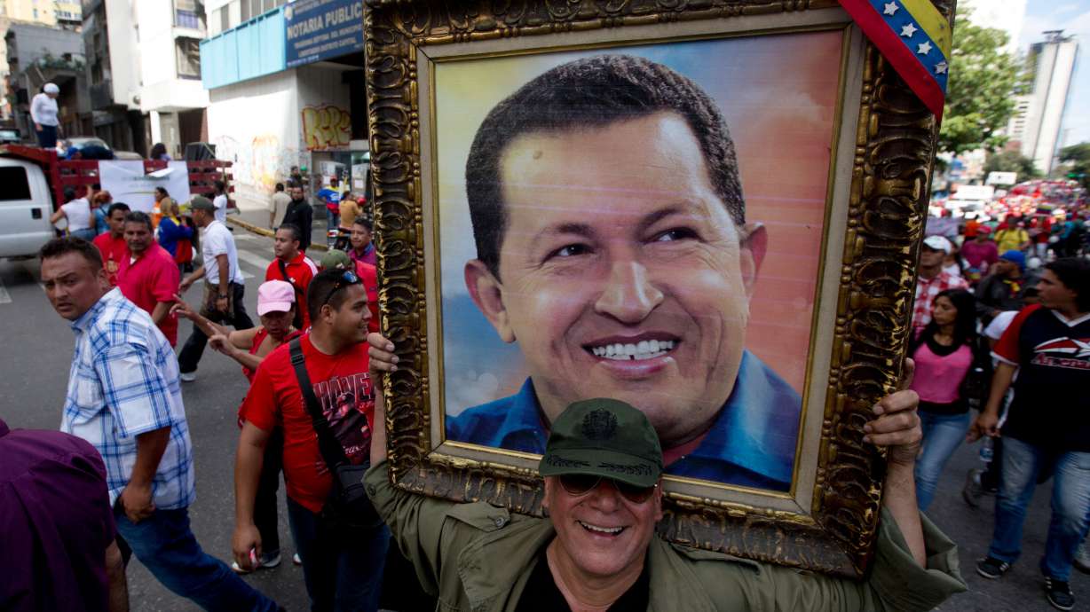 Amid crisis, Venezuelans remember Chavez 2 years after death