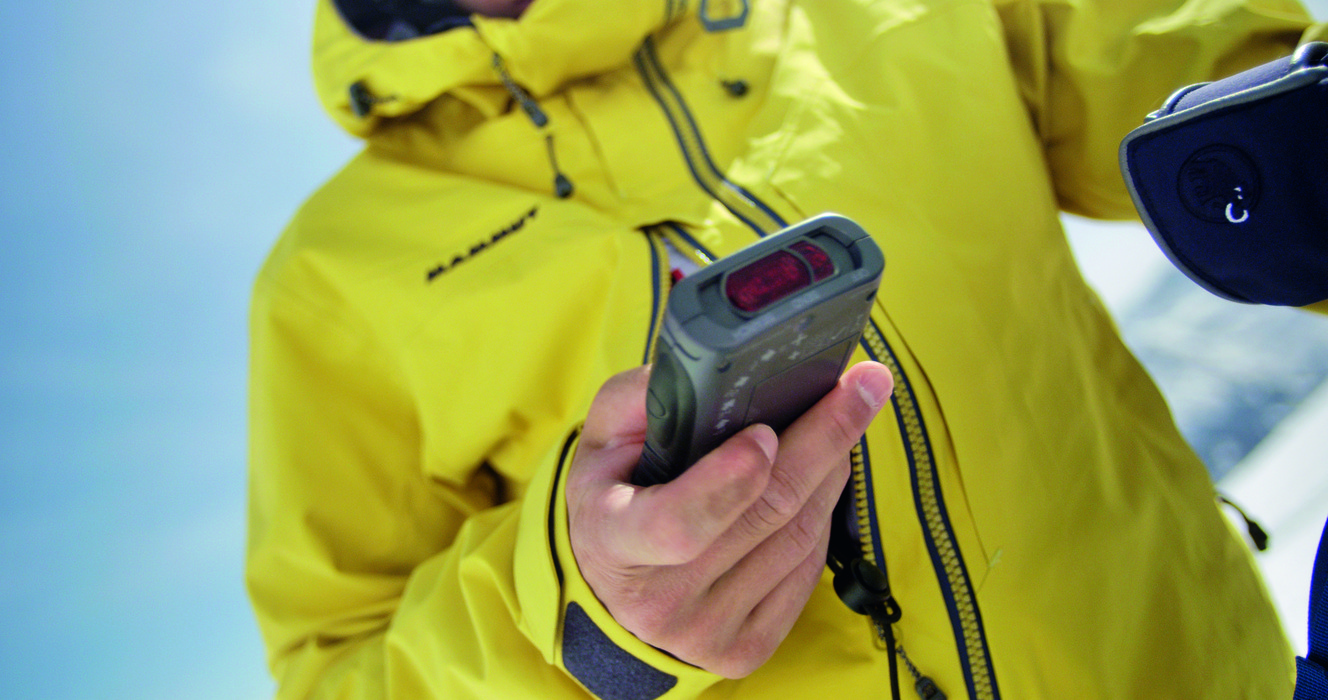 How to use an avalanche beacon