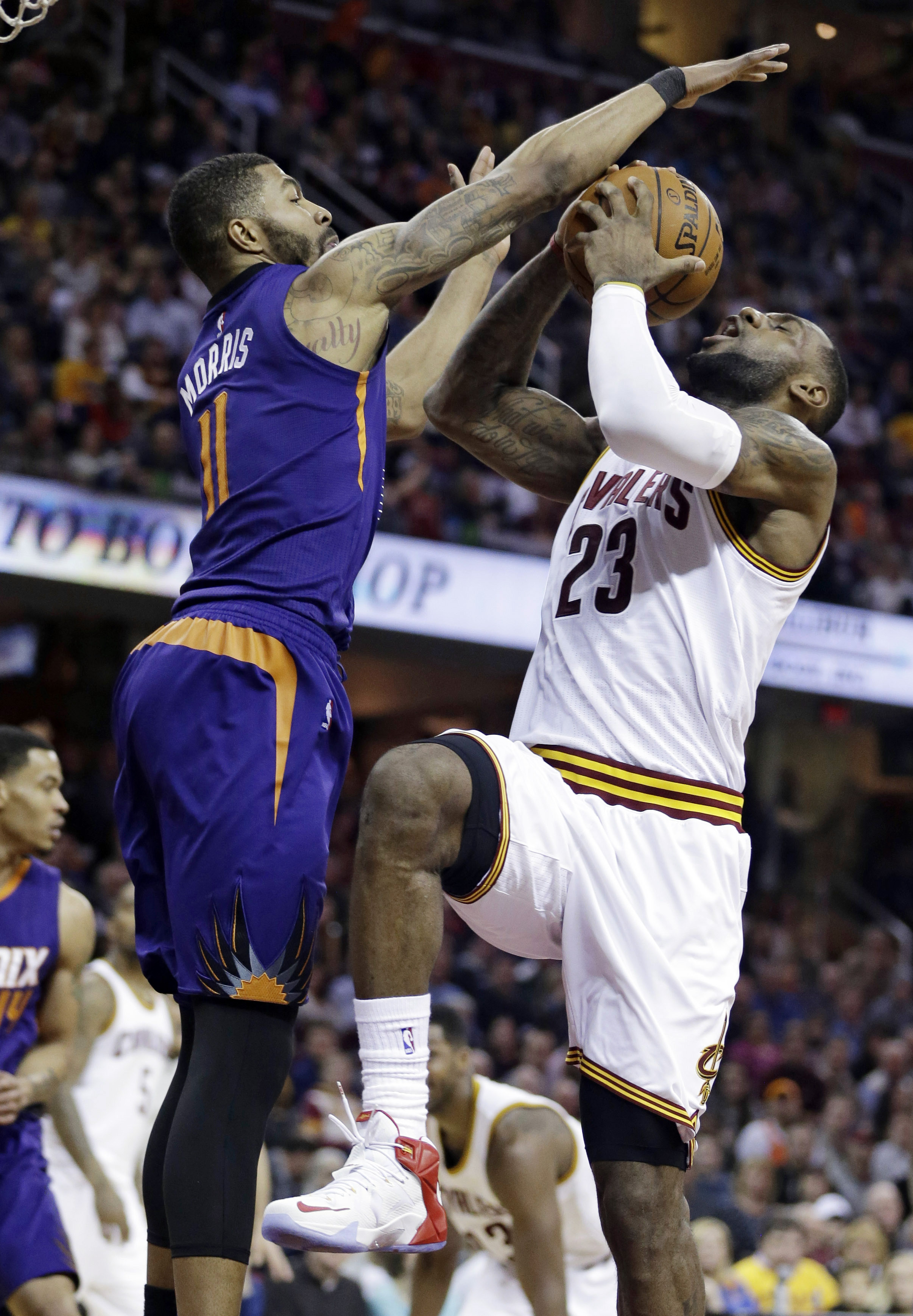 LeBron James ties Cavs' career assists record
