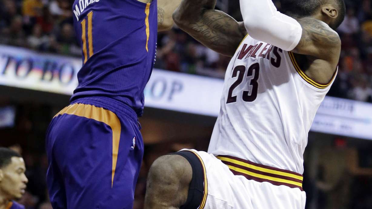 LeBron James ties Cavs' career assists record