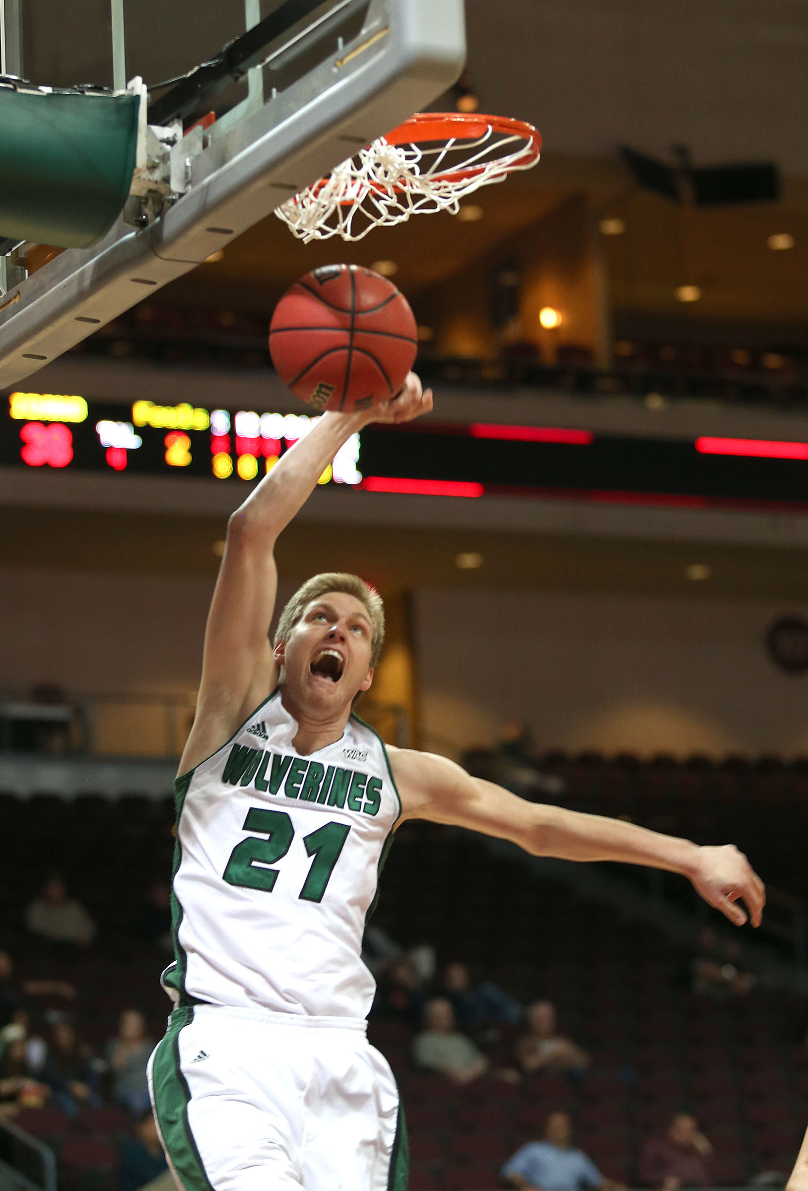 Fast start gets Utah Valley past CS Bakersfield, 74-69