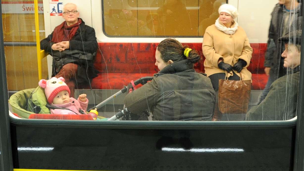 Crowds take first ride on Warsaw's new subway line