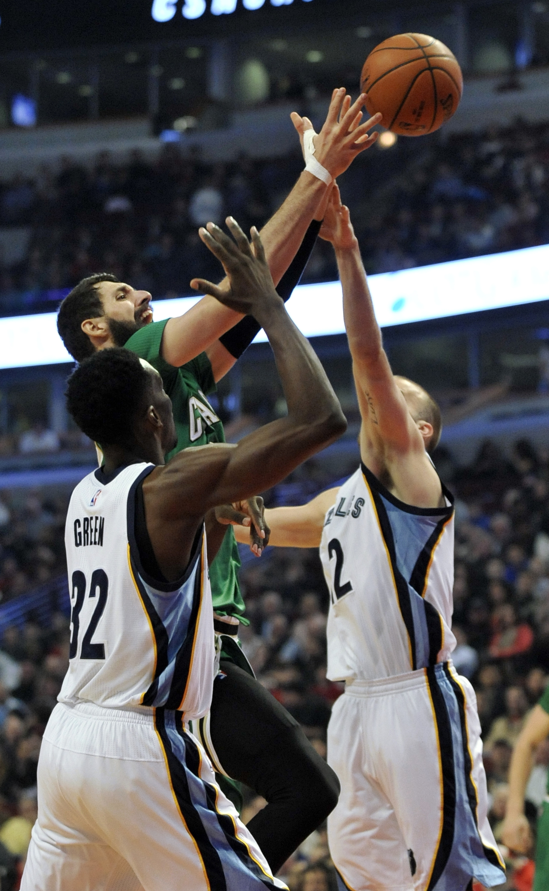 Marc Gasol leads Grizzlies past Pau Gasol, Bulls 101-91