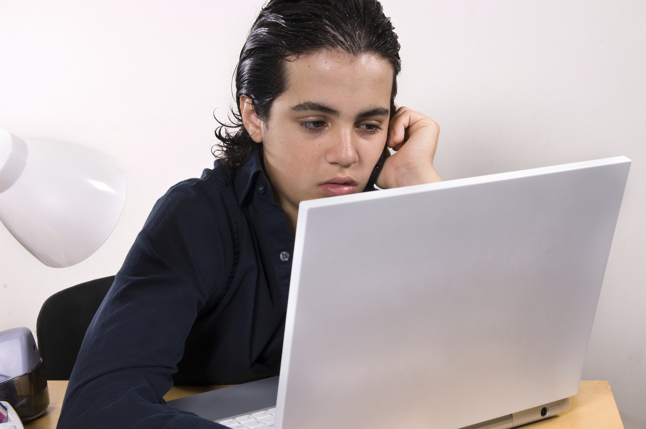 Los medios sociales, la adicción y la violencia salpican los años inestables de la adolescencia