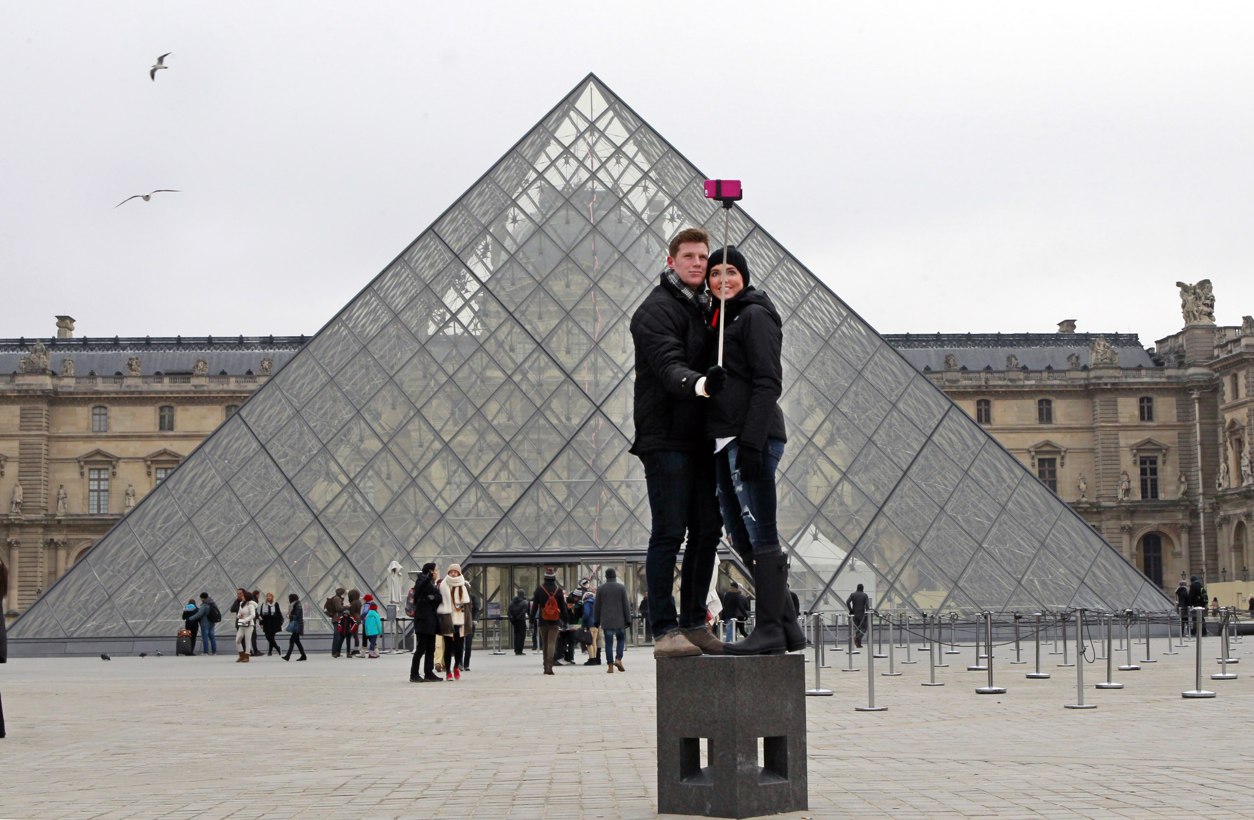 Selfie stick bans go into effect at French, UK attractions