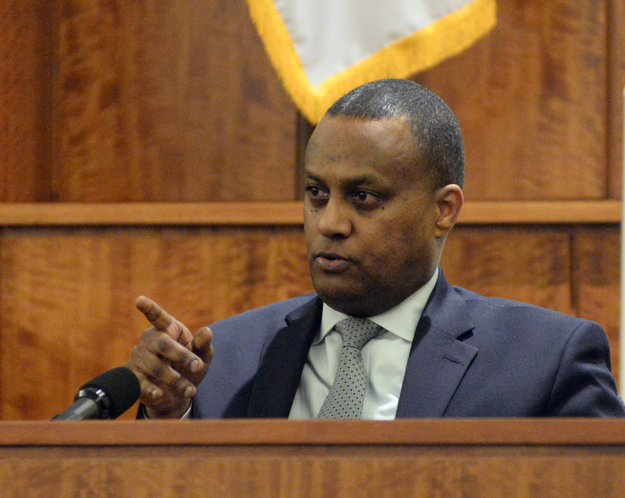 Witness: Hernandez holds gun on video minutes after killing